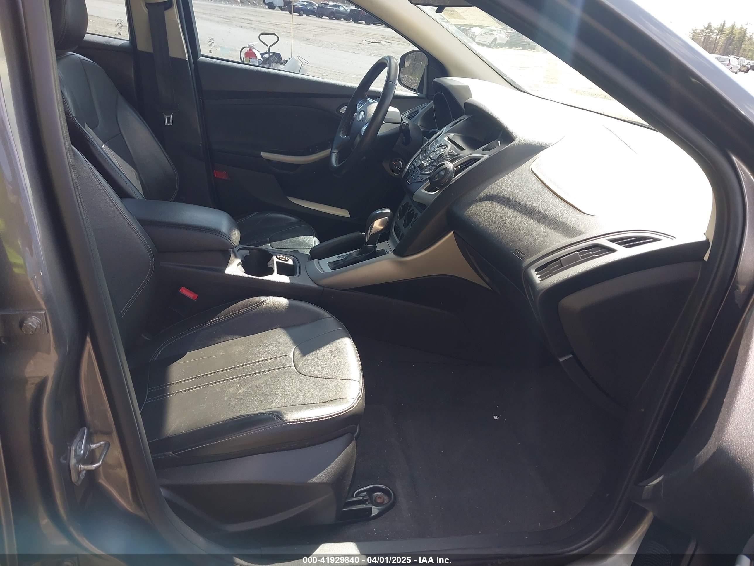 FORD FOCUS image 5