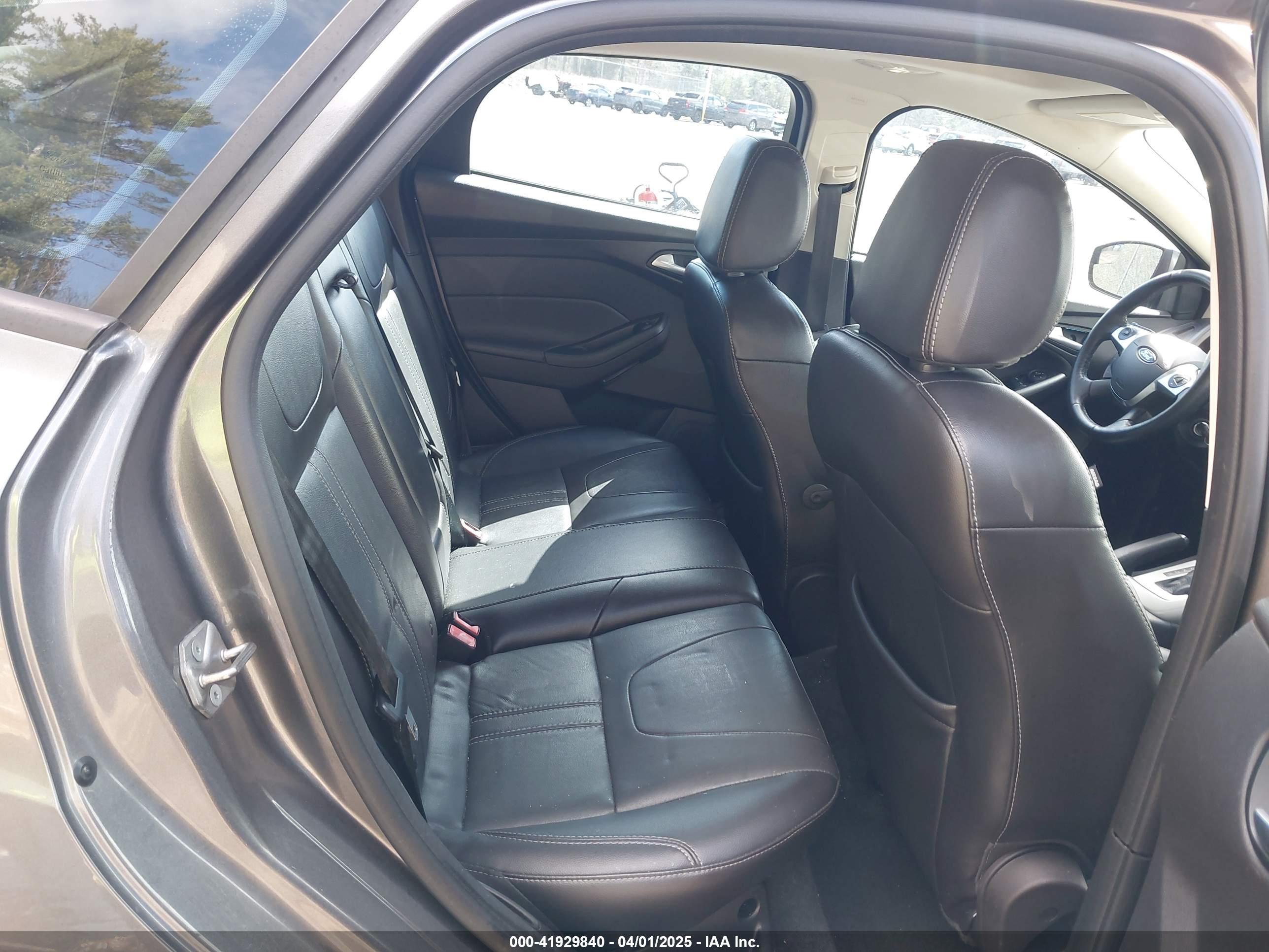 FORD FOCUS image 8
