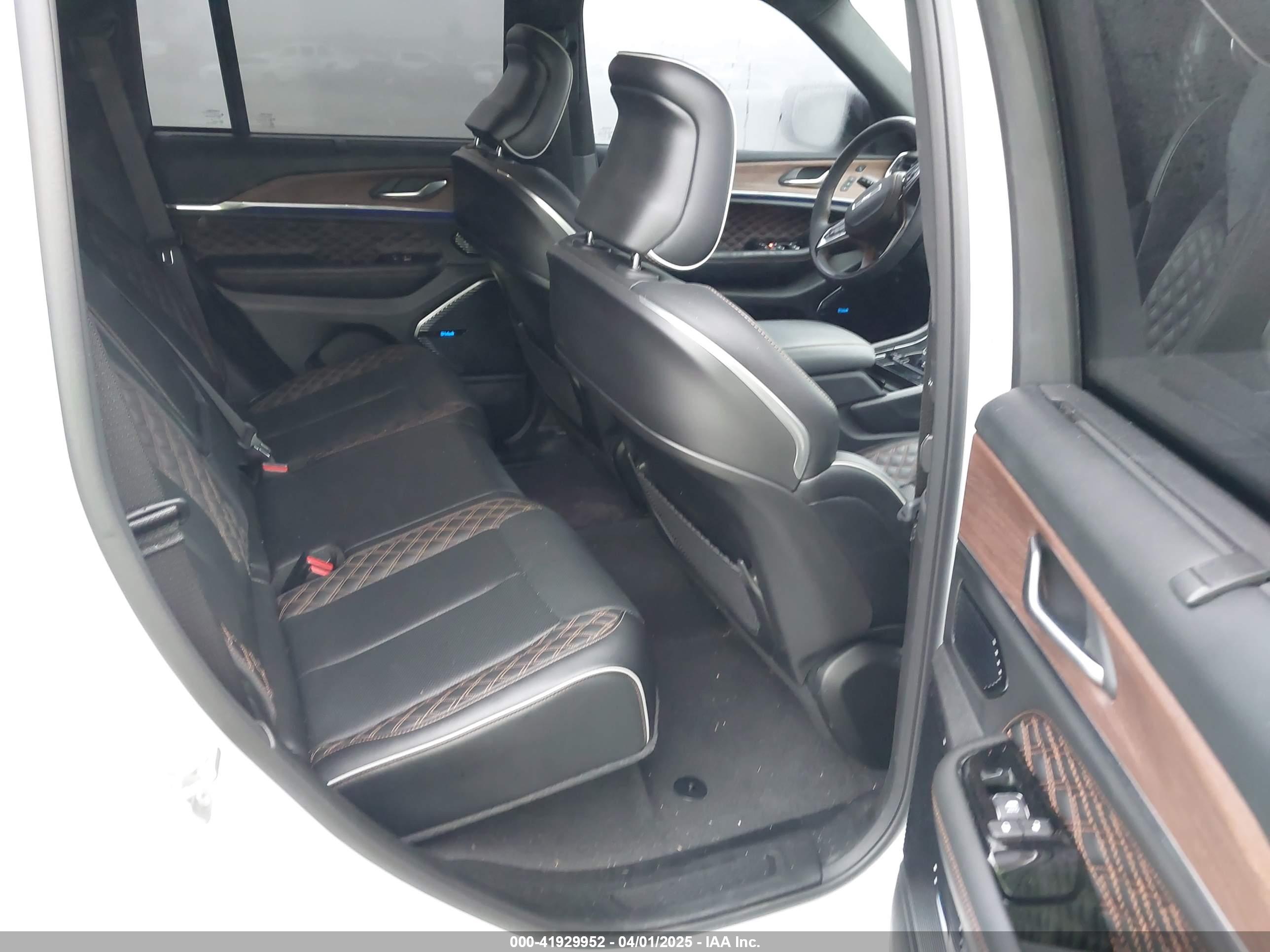 JEEP GRAND image 8