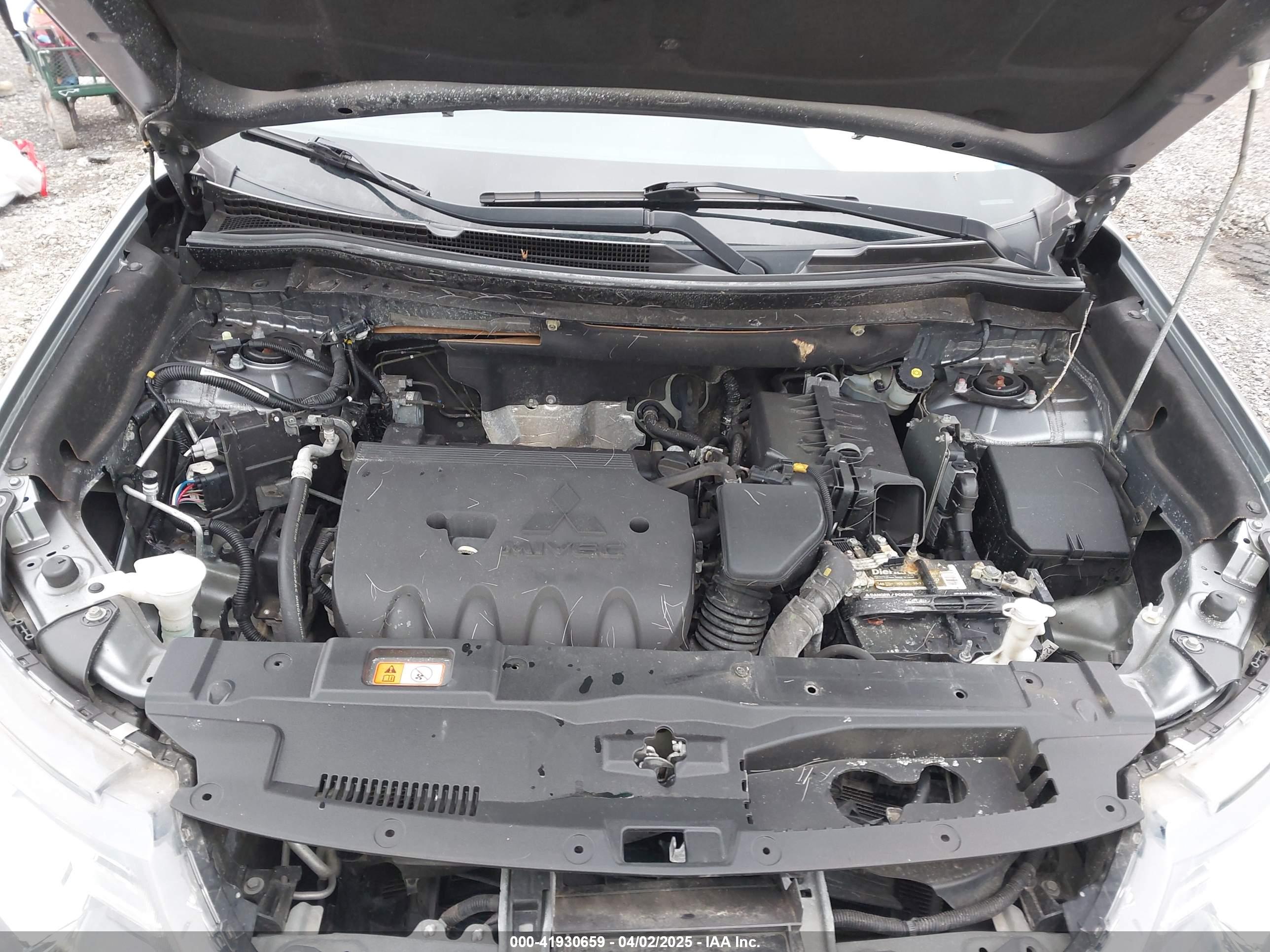 MITSUBISHI OUTLANDER image 10