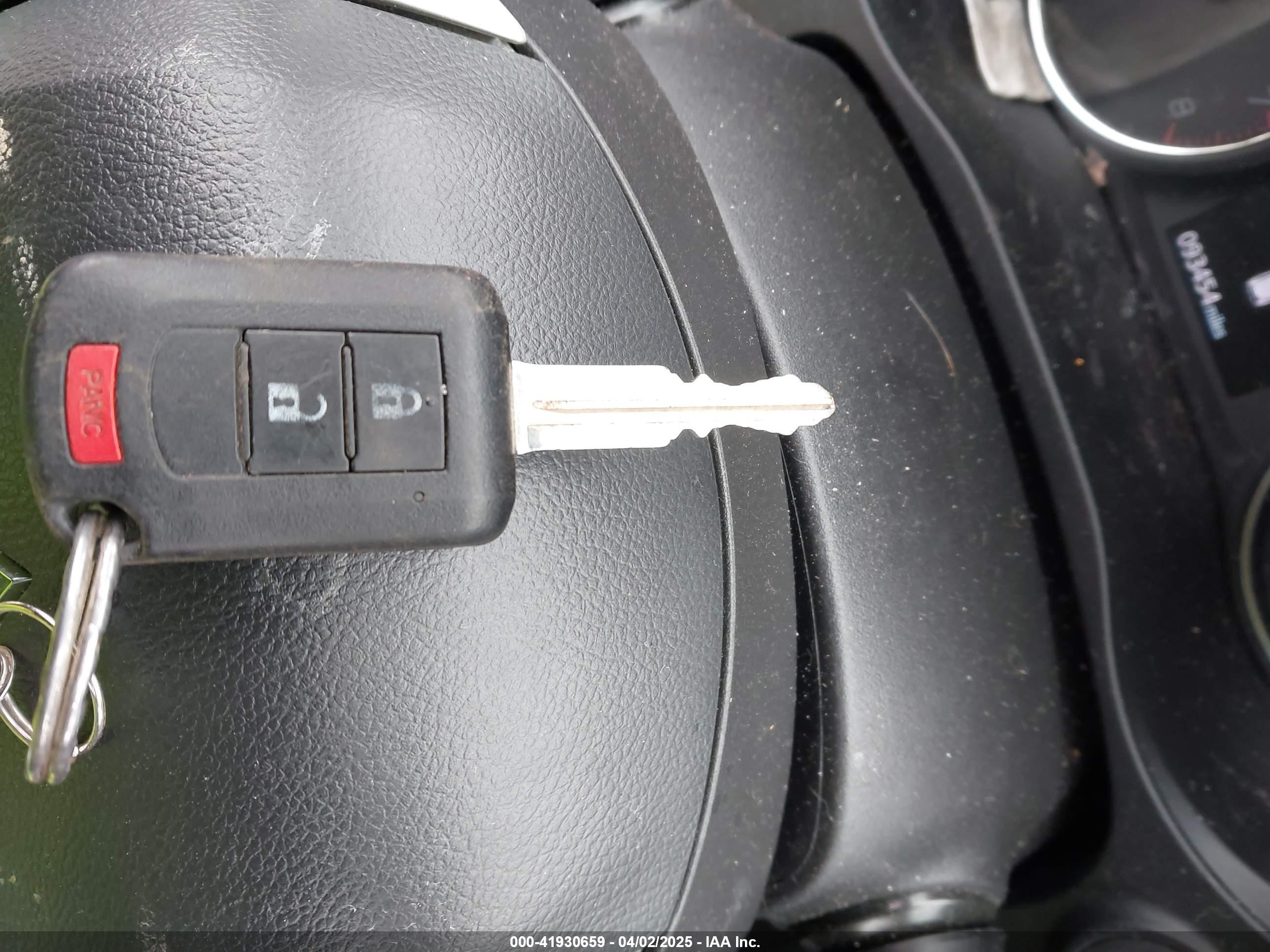 MITSUBISHI OUTLANDER image 11