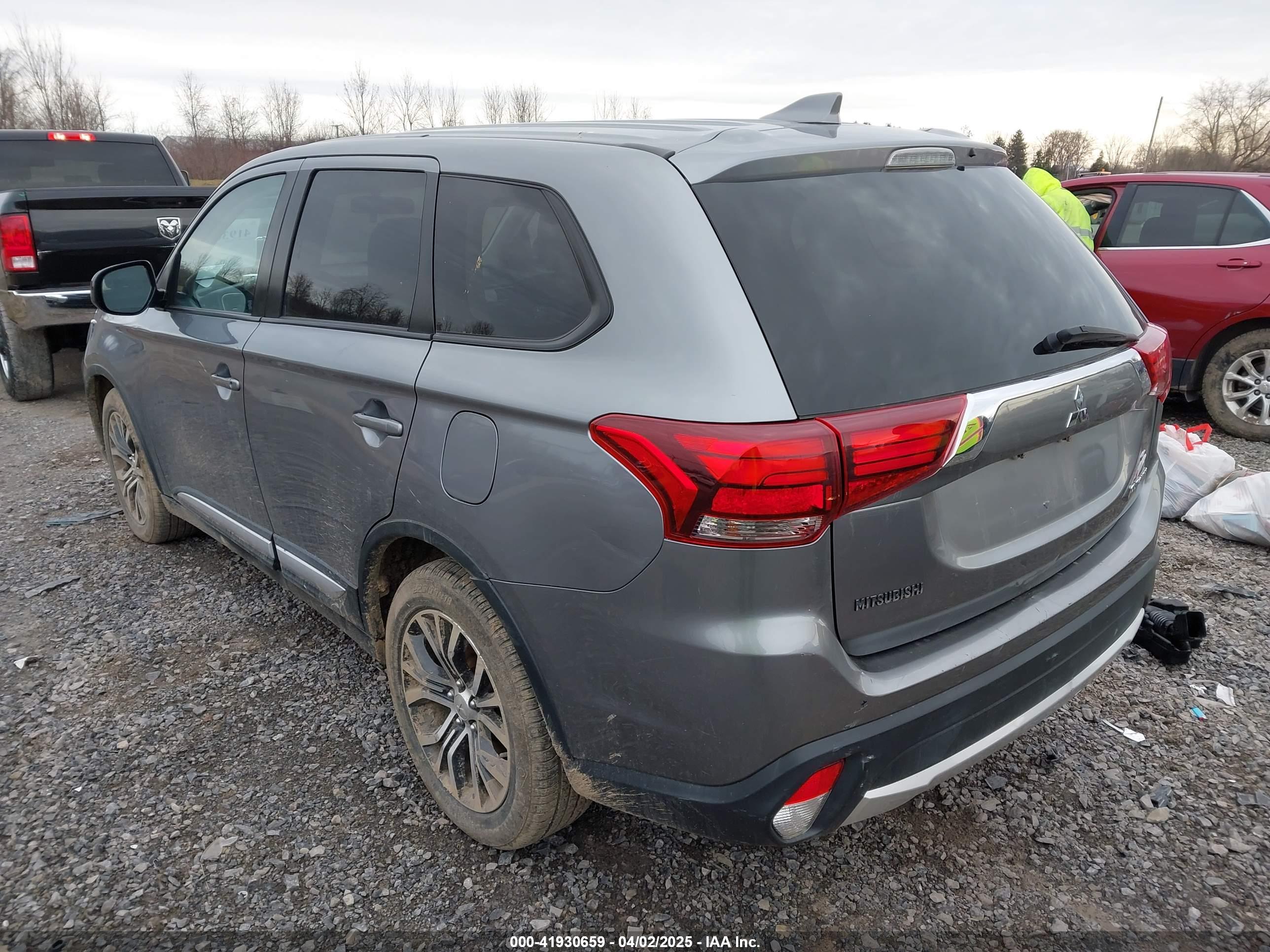 MITSUBISHI OUTLANDER image 3