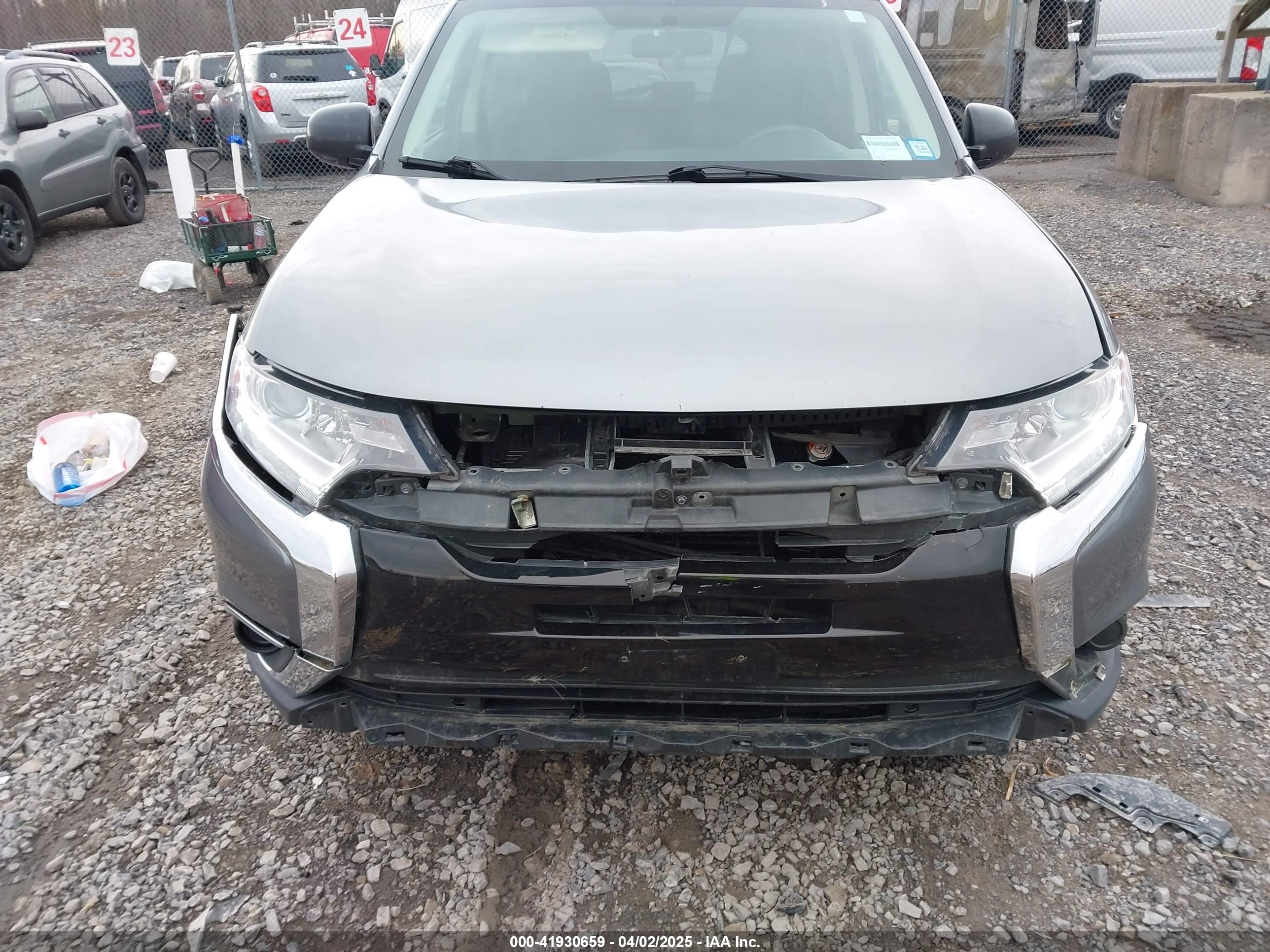 MITSUBISHI OUTLANDER image 6