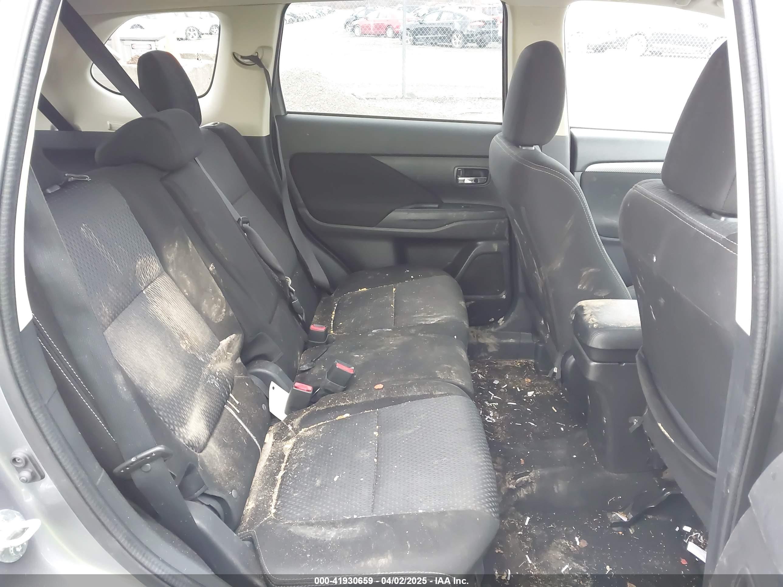 MITSUBISHI OUTLANDER image 8