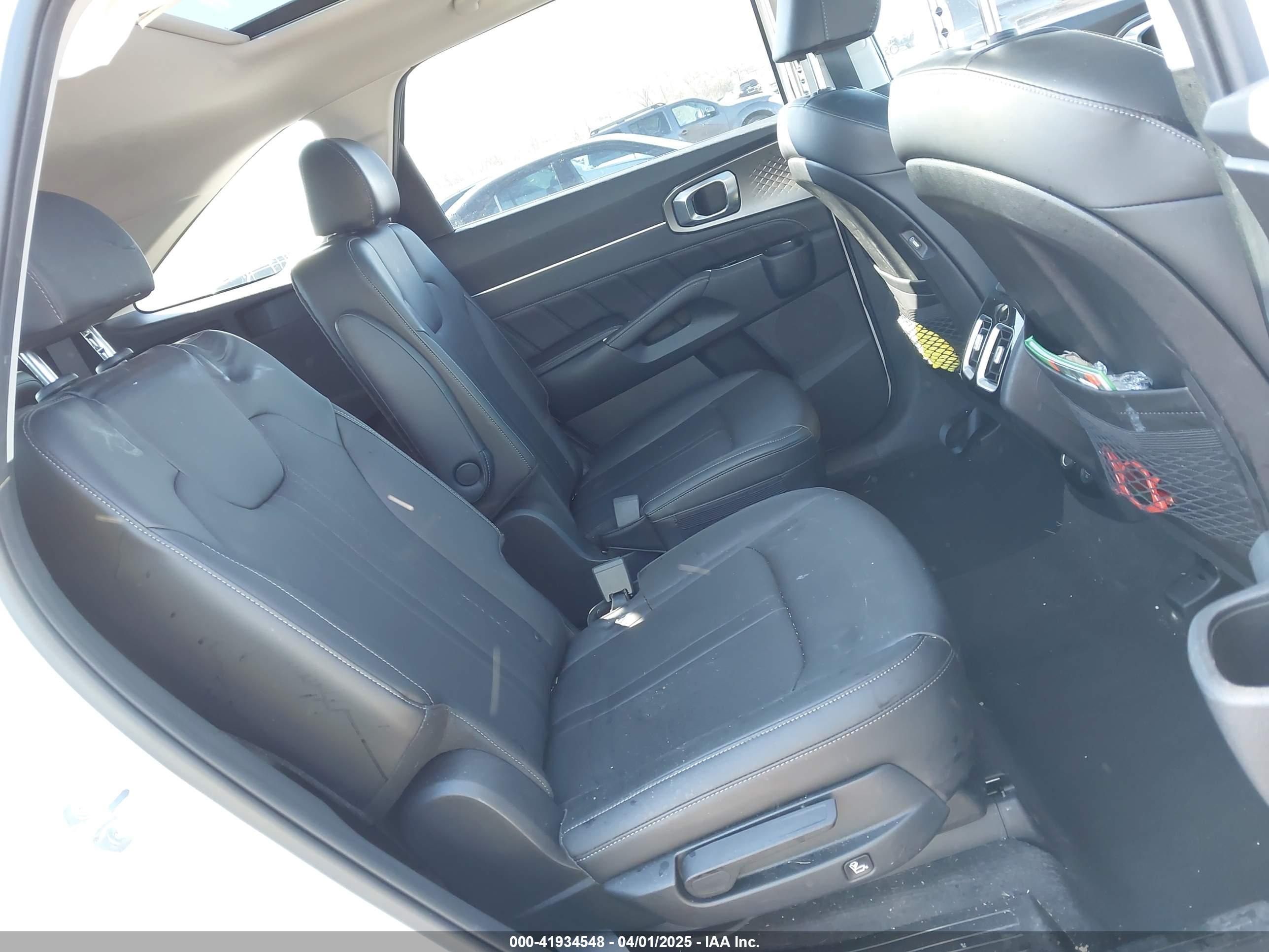 KIA SORENTO image 8