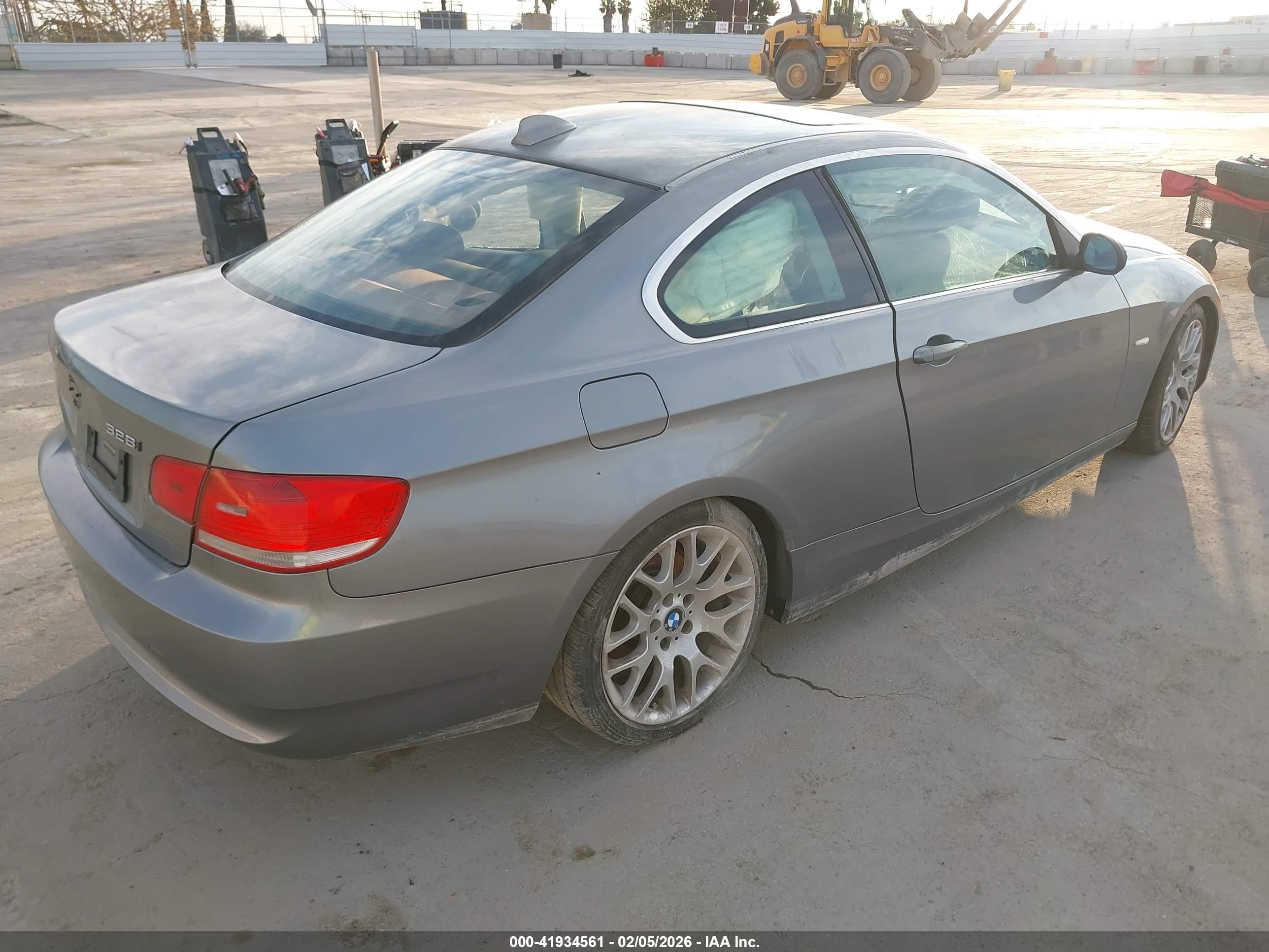 BMW 328I image 4