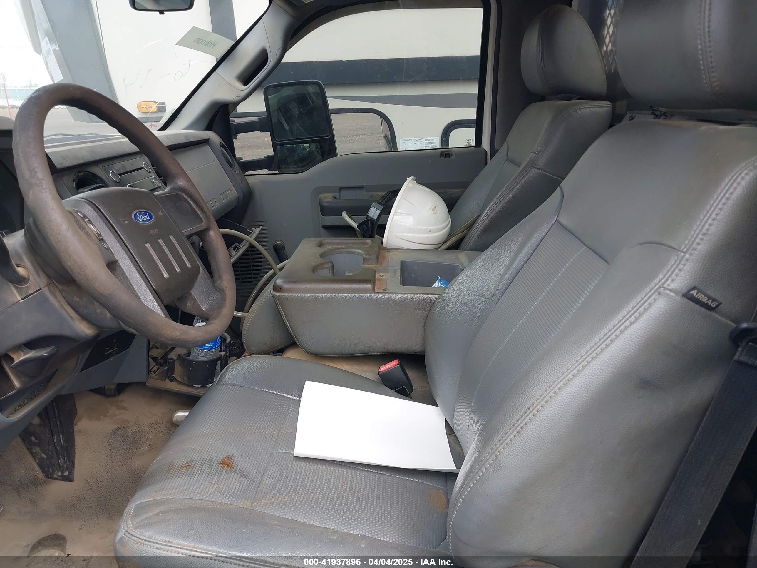 FORD F-550 image 8