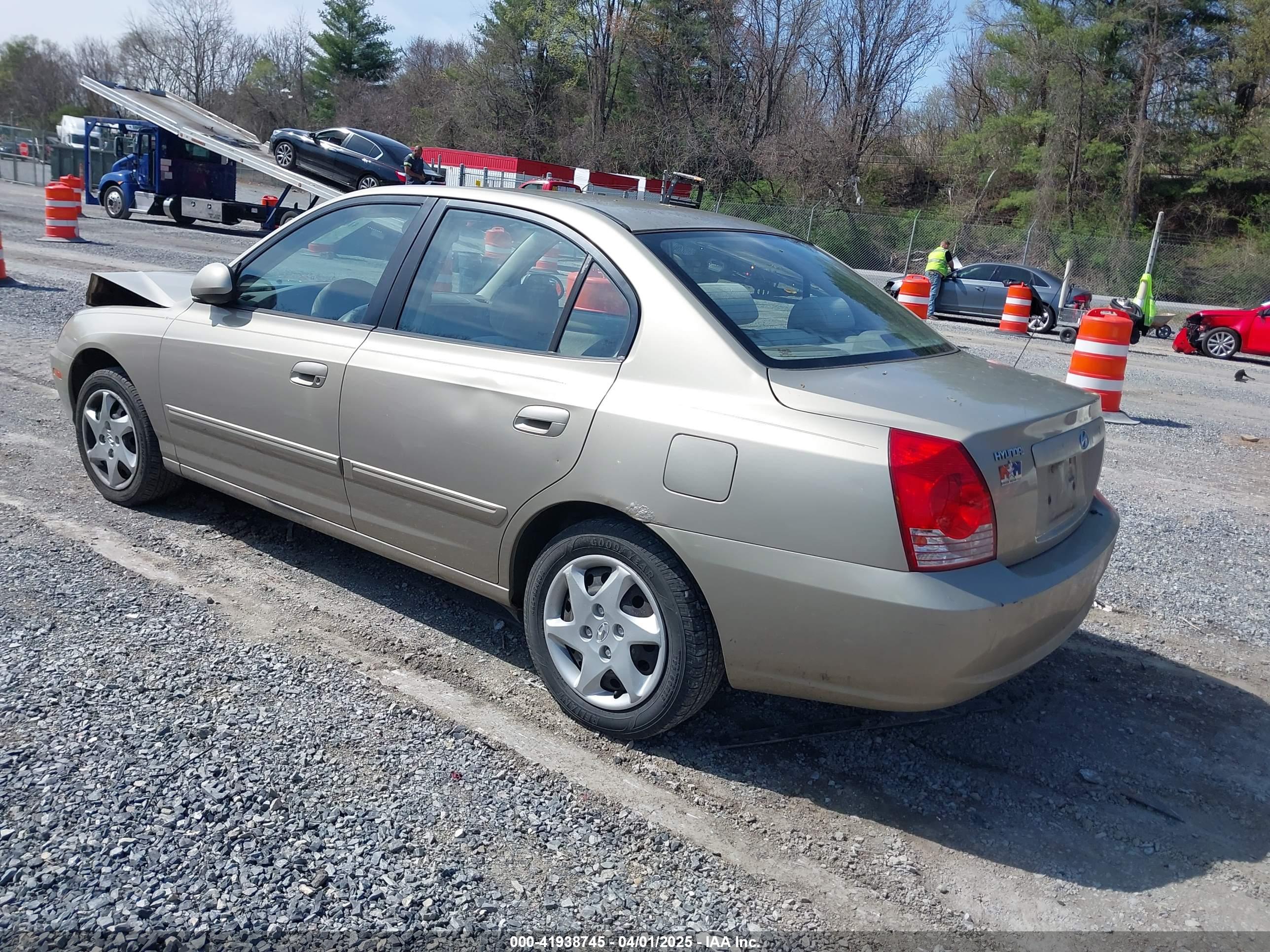 HYUNDAI ELANTRA image 3