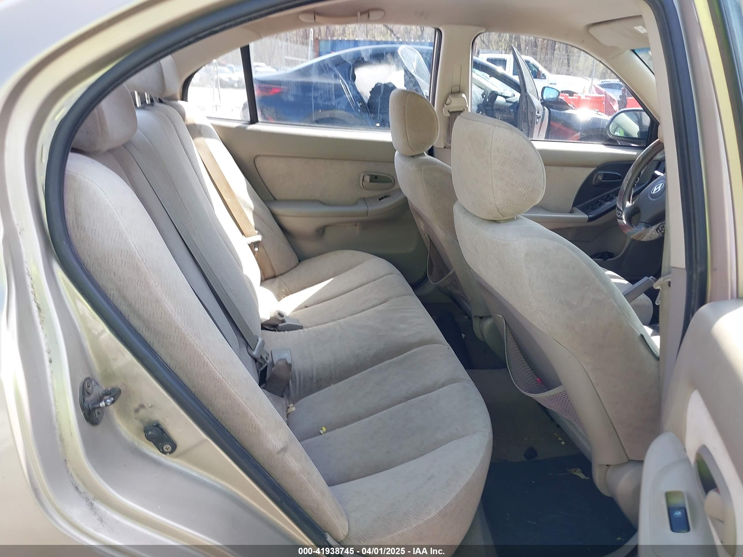 HYUNDAI ELANTRA image 8