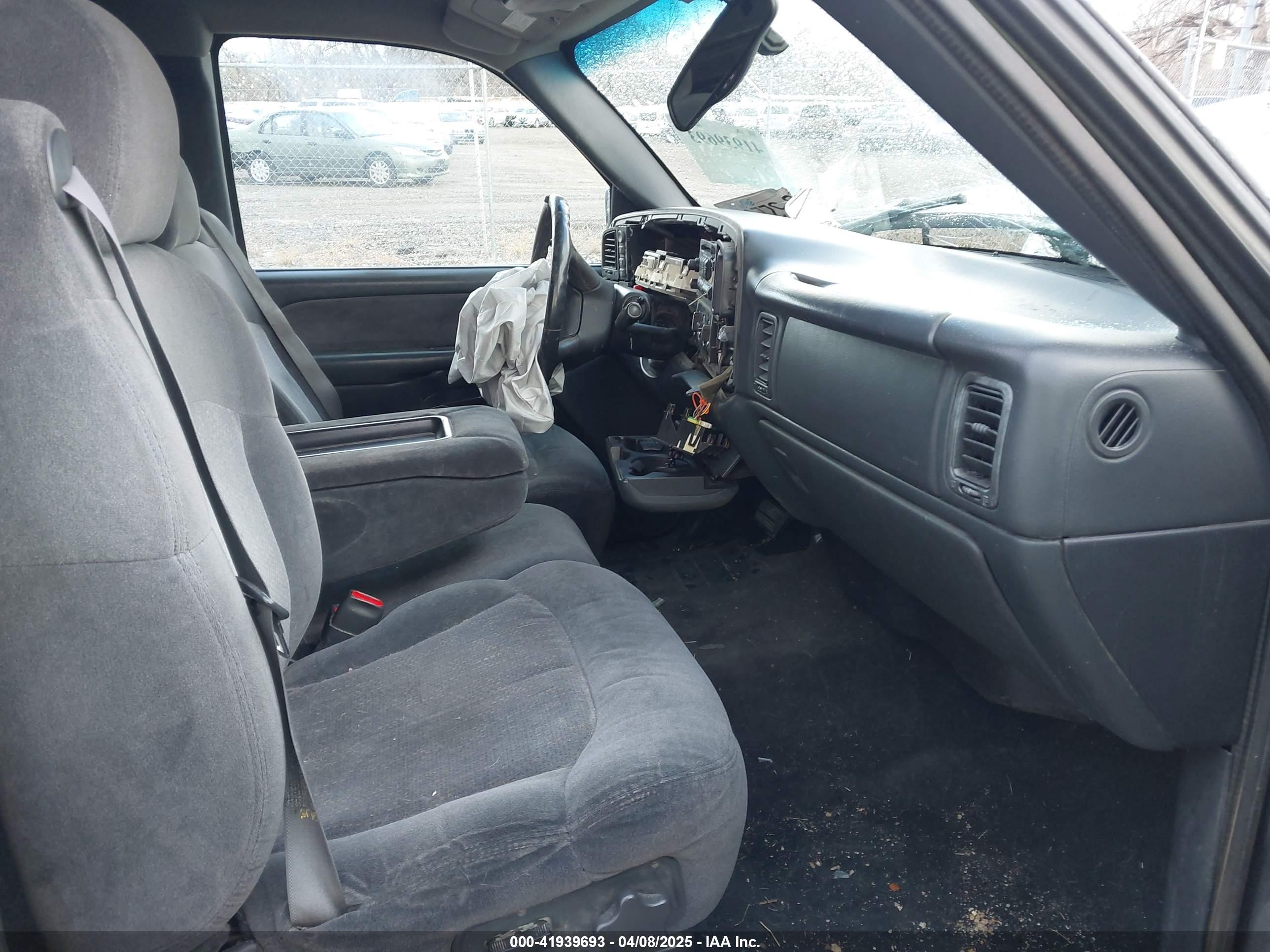 CHEVROLET SILVERADO image 5