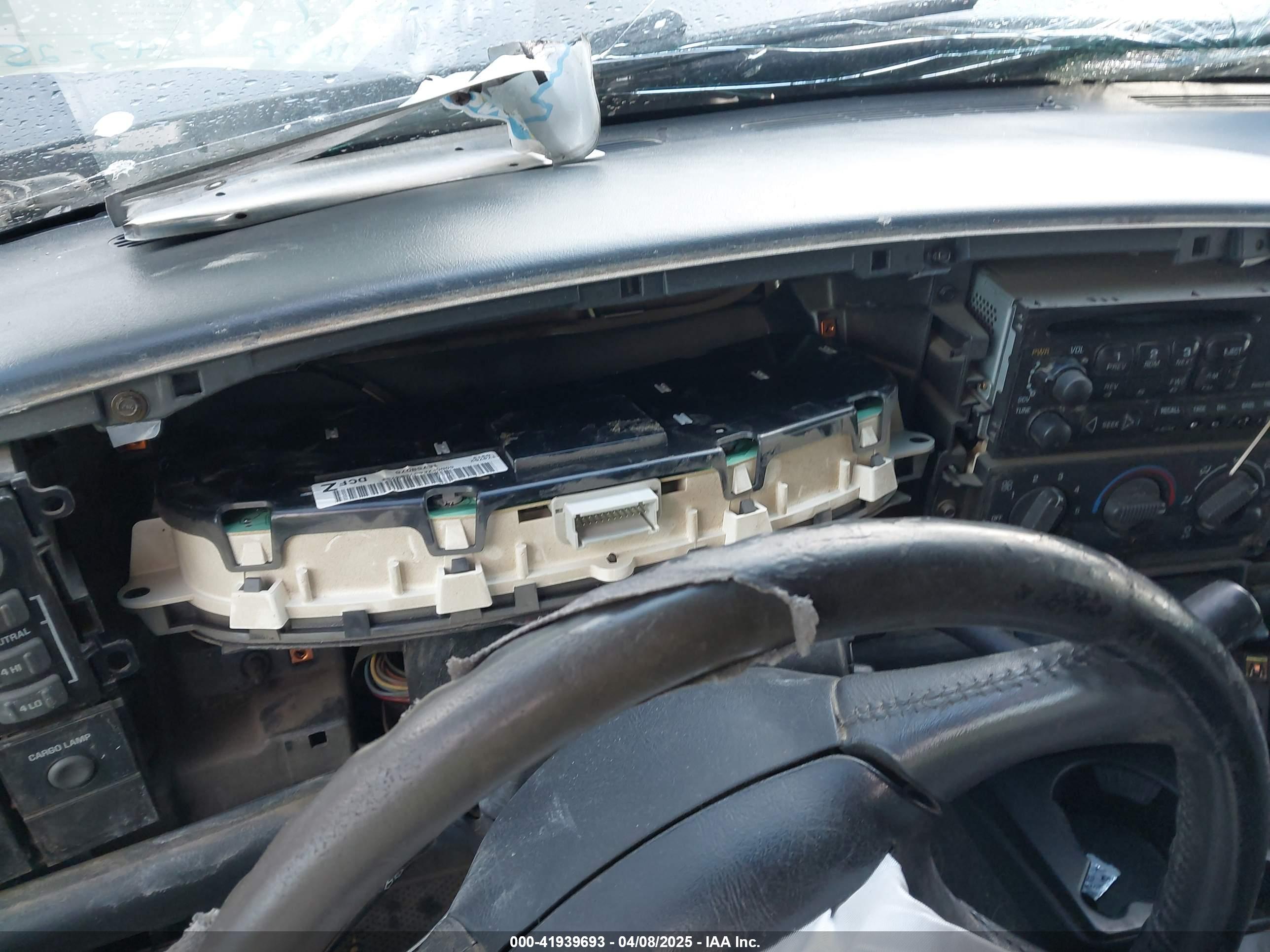 CHEVROLET SILVERADO image 7