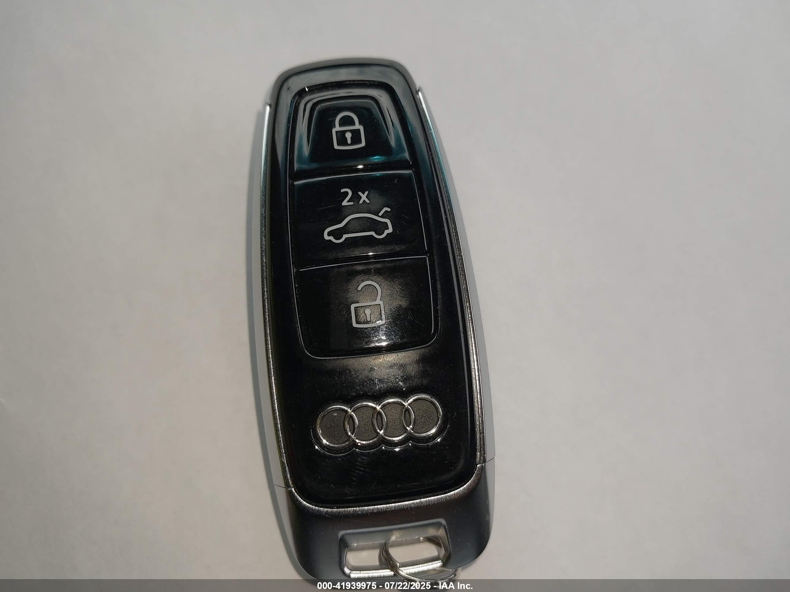 AUDI E-TRON image 11