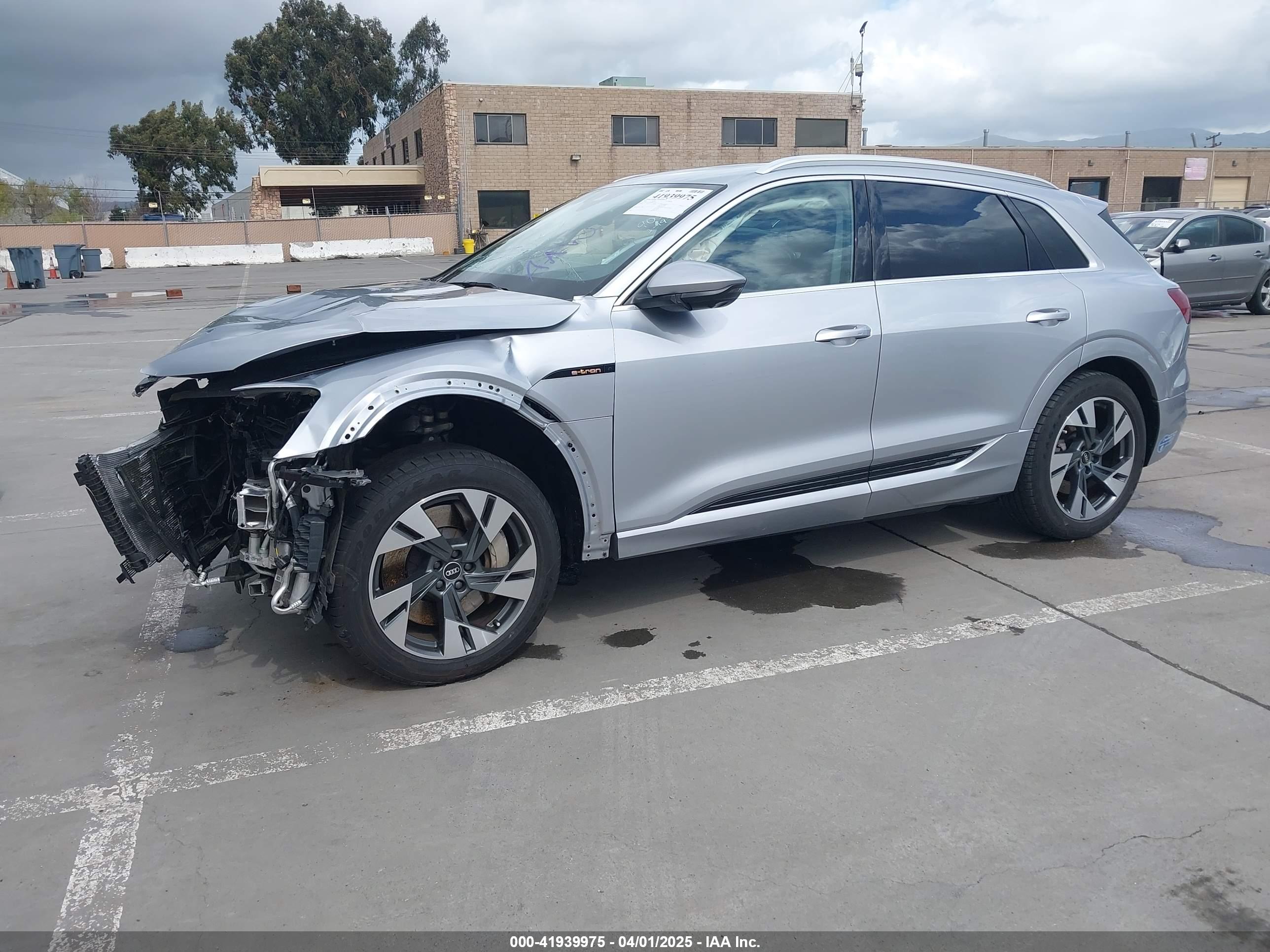 AUDI E-TRON image 2