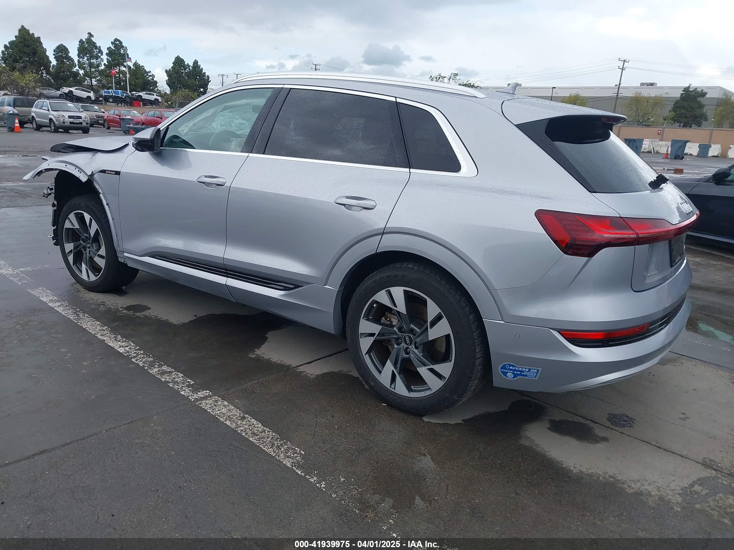 AUDI E-TRON image 3