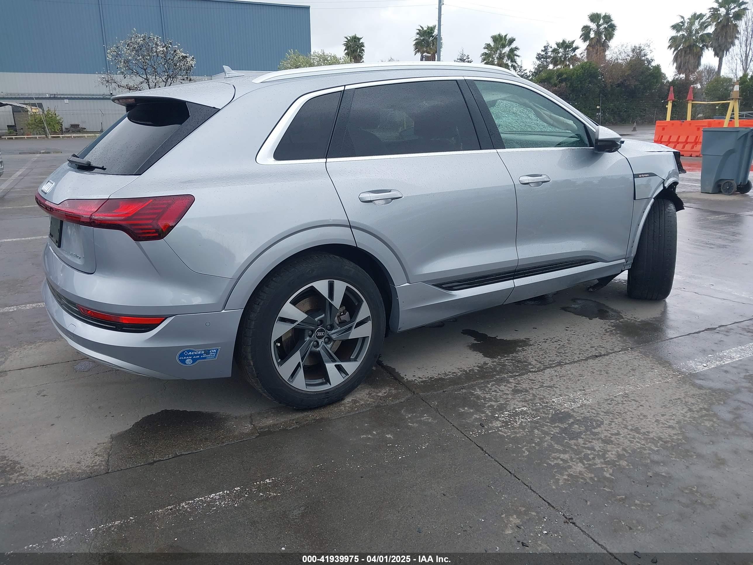 AUDI E-TRON image 4