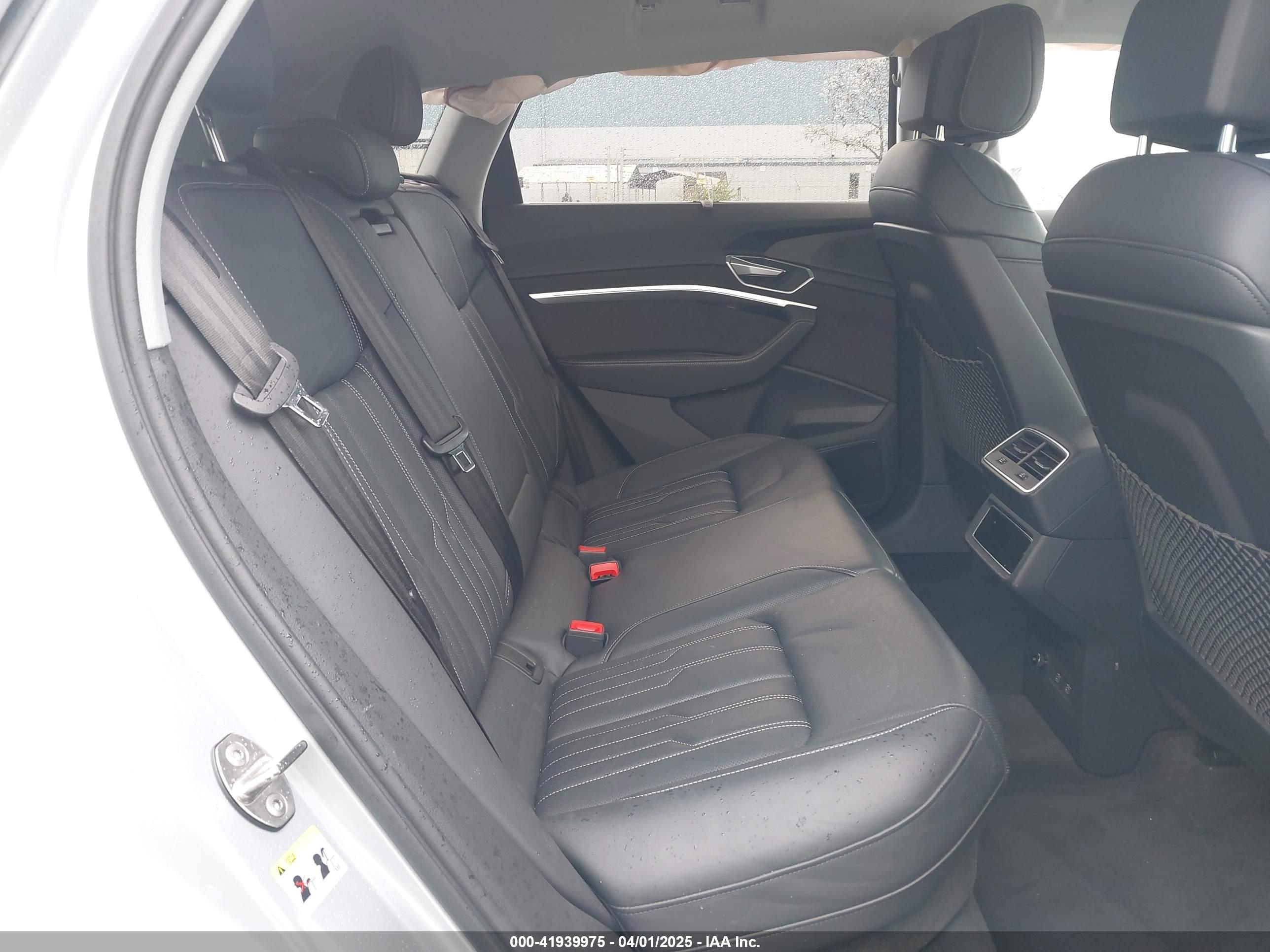 AUDI E-TRON image 8