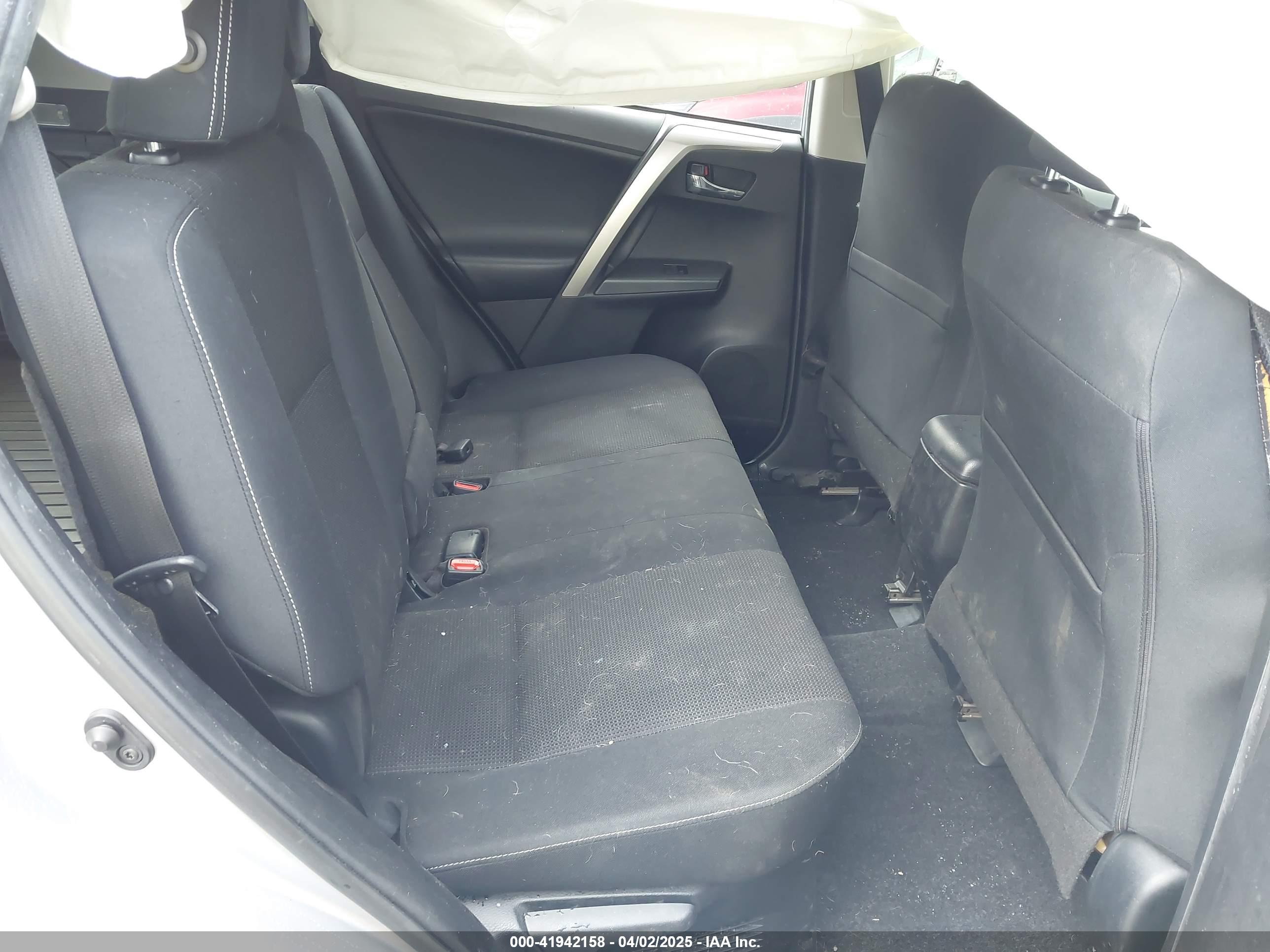 TOYOTA RAV4 image 8