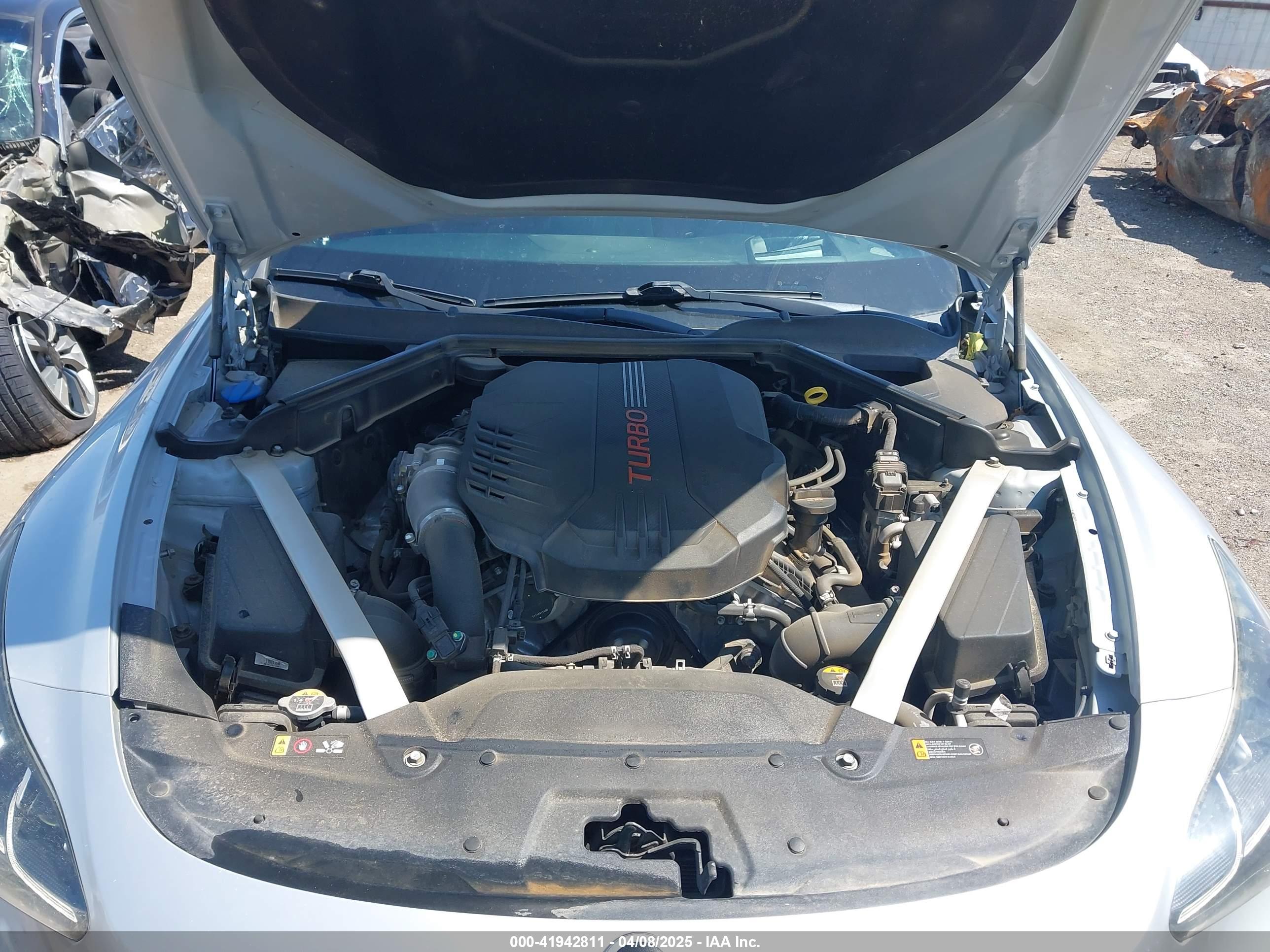 KIA STINGER image 10