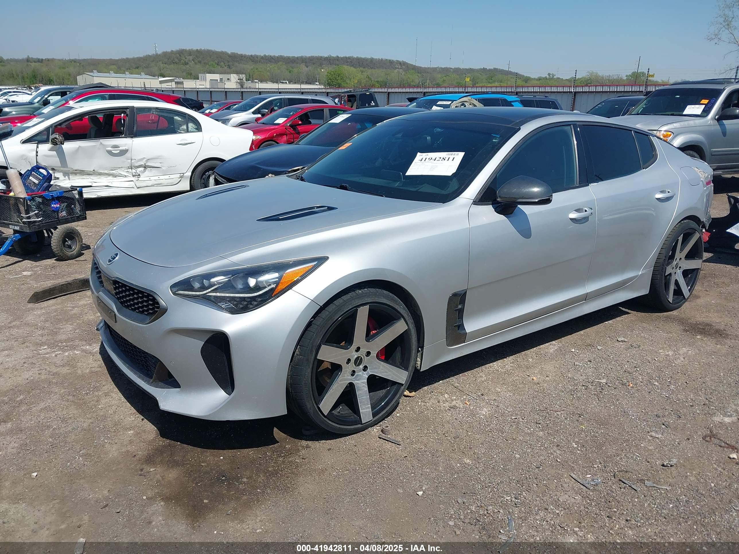 KIA STINGER image 2