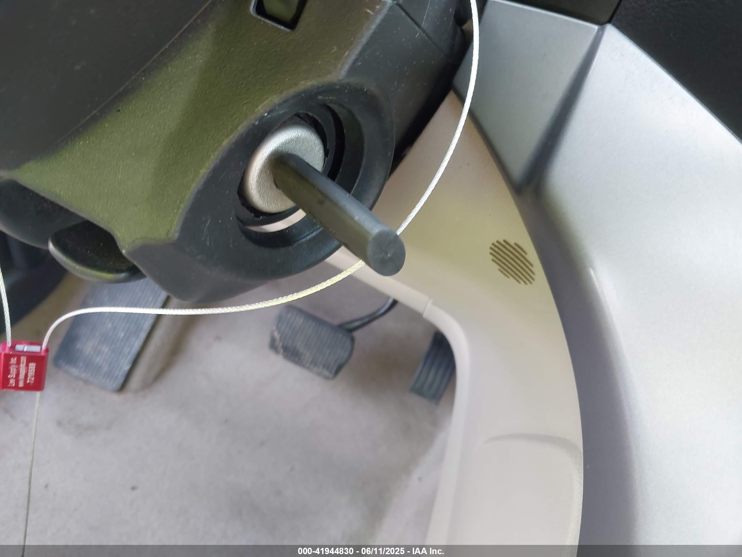 FORD ESCAPE image 11