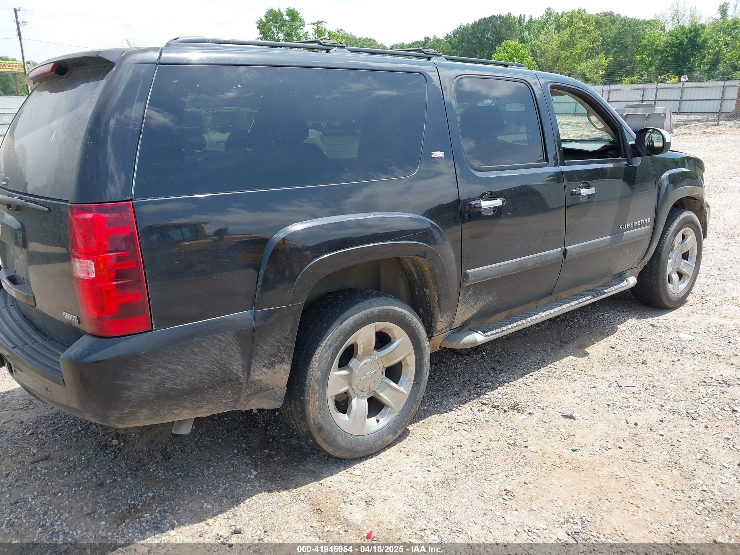 CHEVROLET SUBURBAN image 4