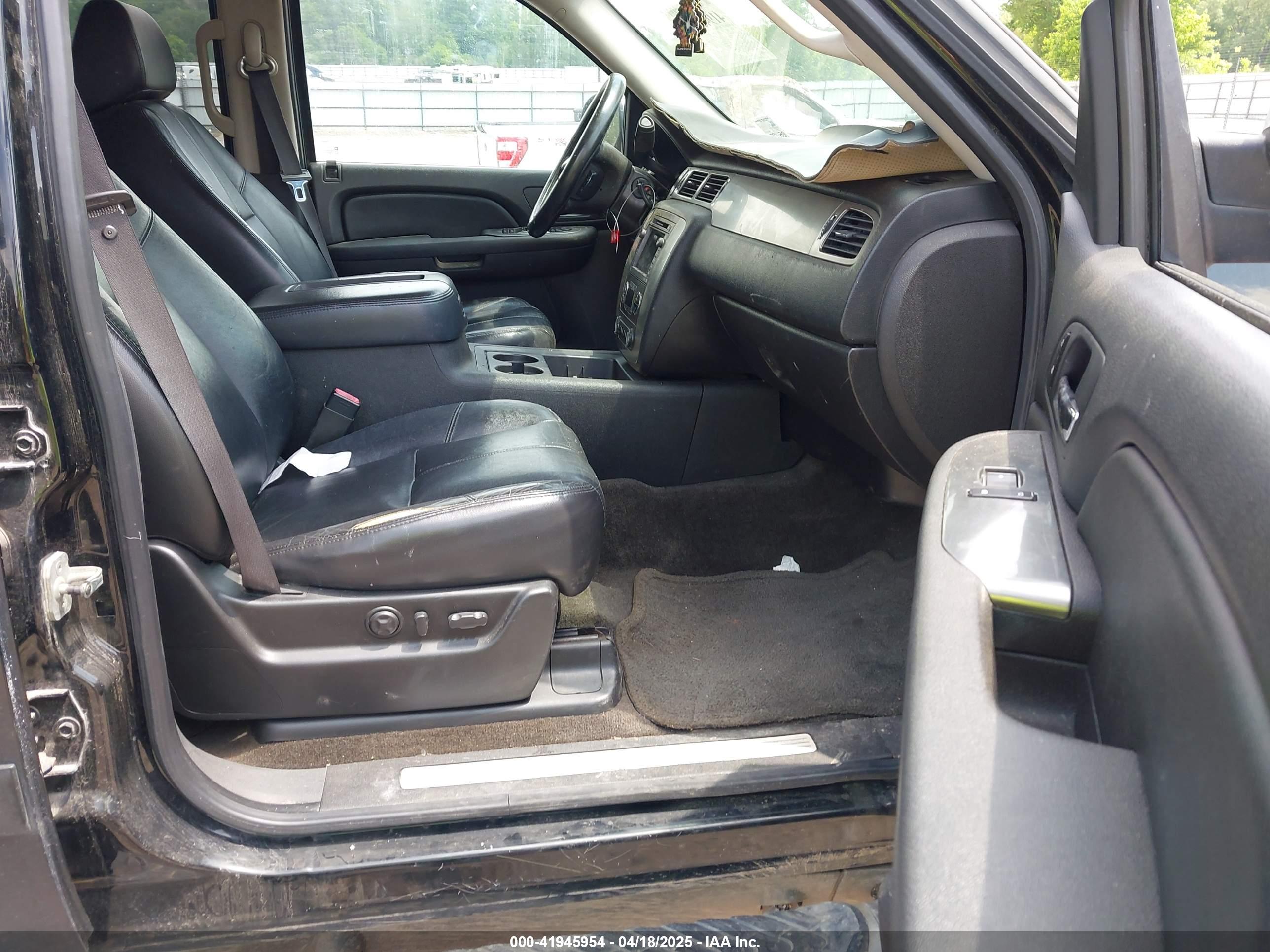 CHEVROLET SUBURBAN image 5