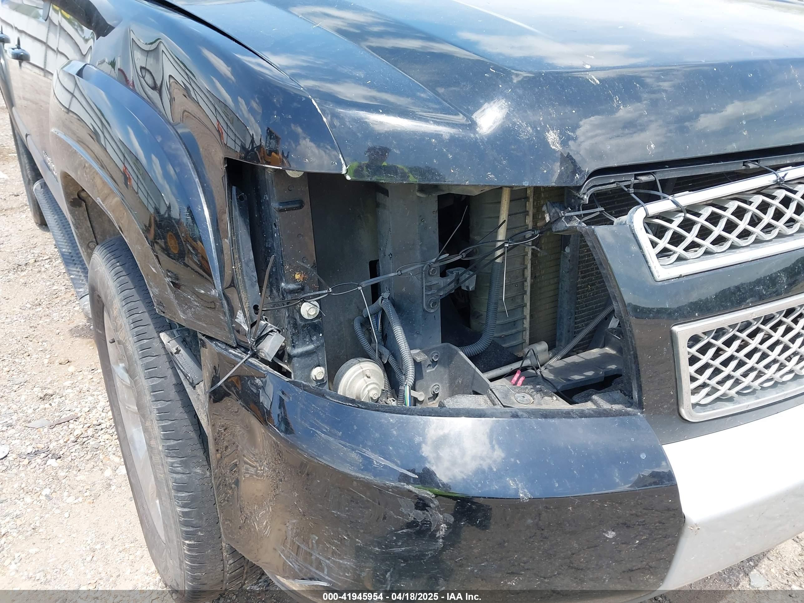 CHEVROLET SUBURBAN image 6