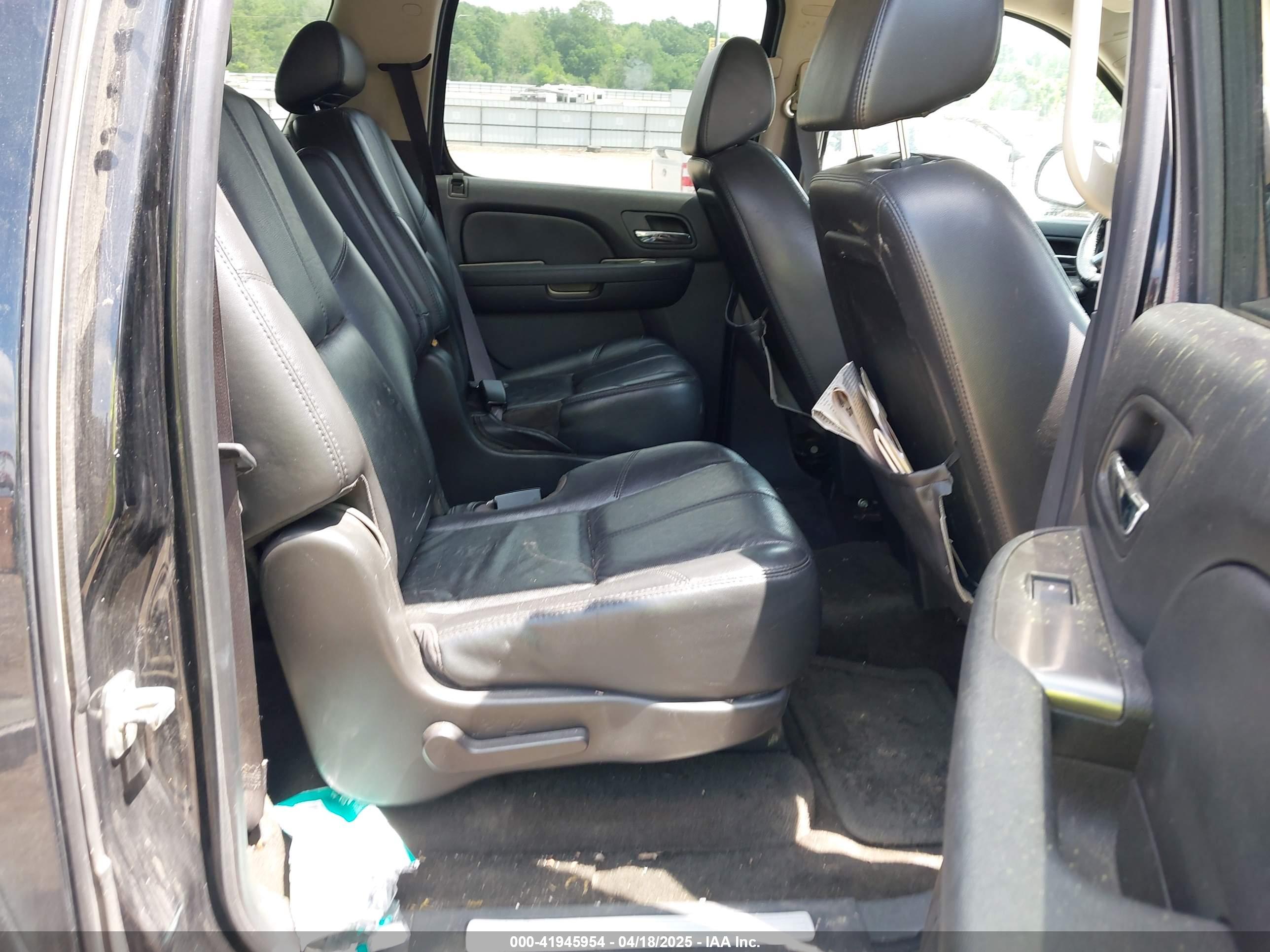 CHEVROLET SUBURBAN image 8