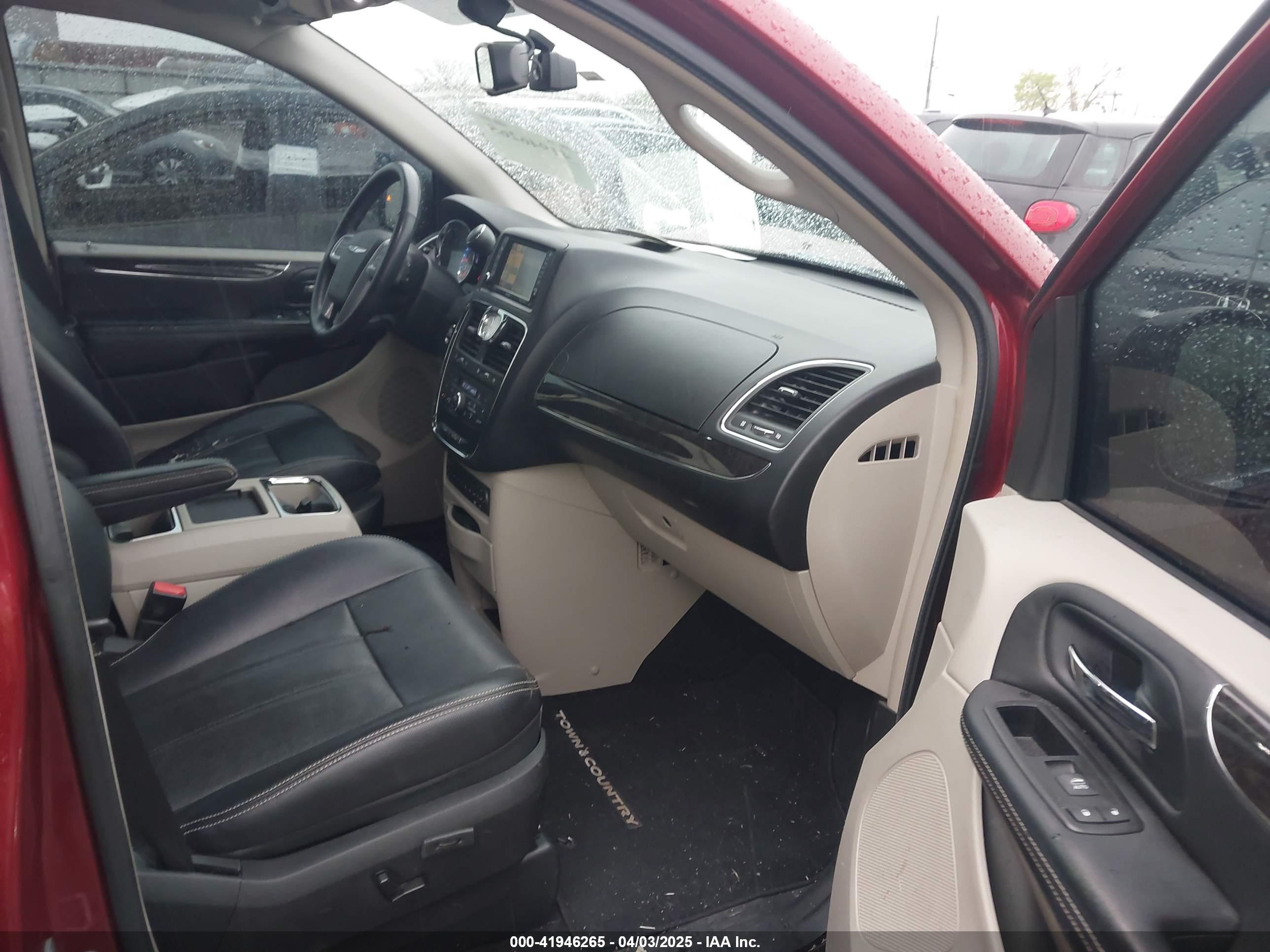 CHRYSLER TOWN image 5