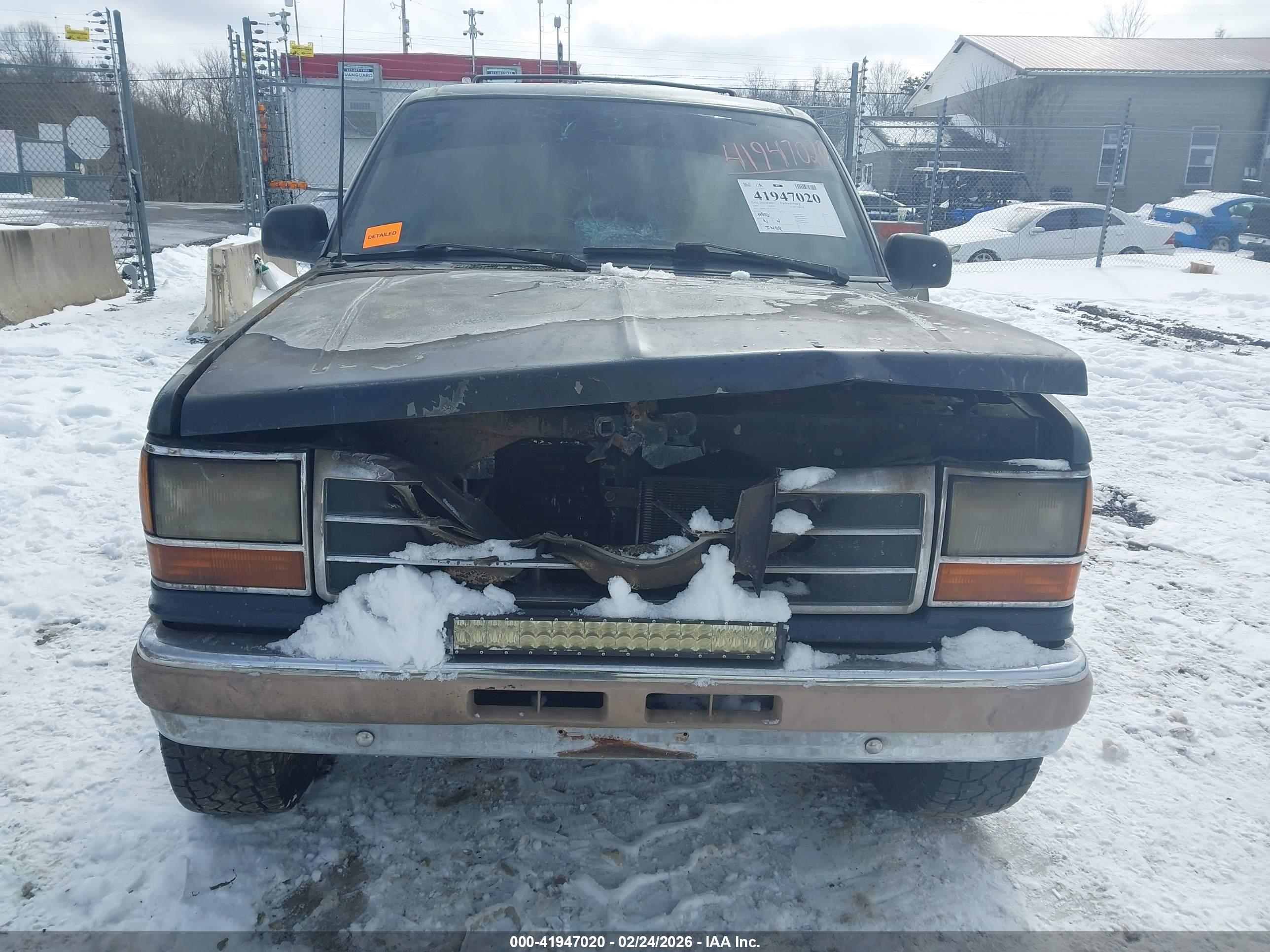 FORD EXPLORER image 6