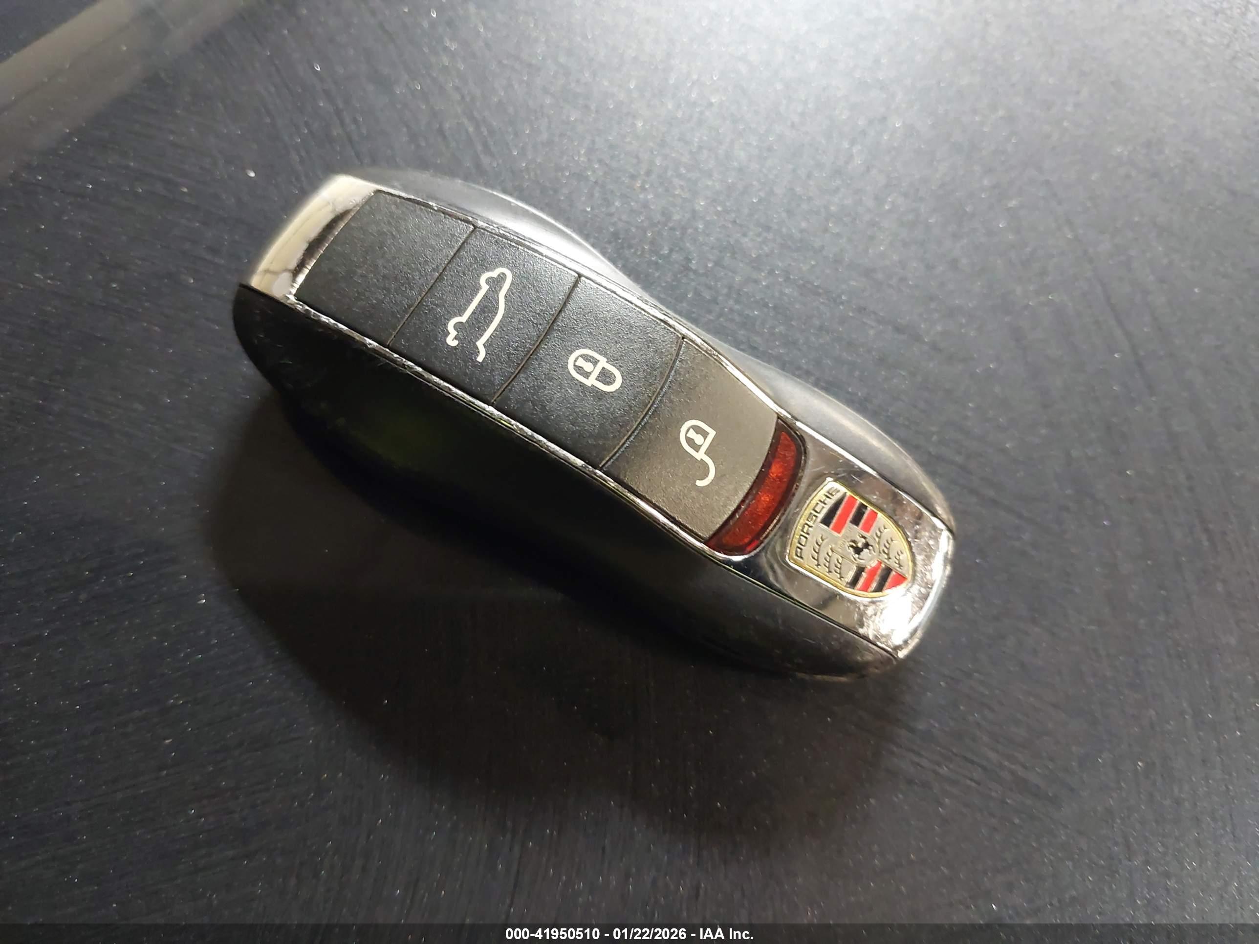 PORSCHE MACAN image 11
