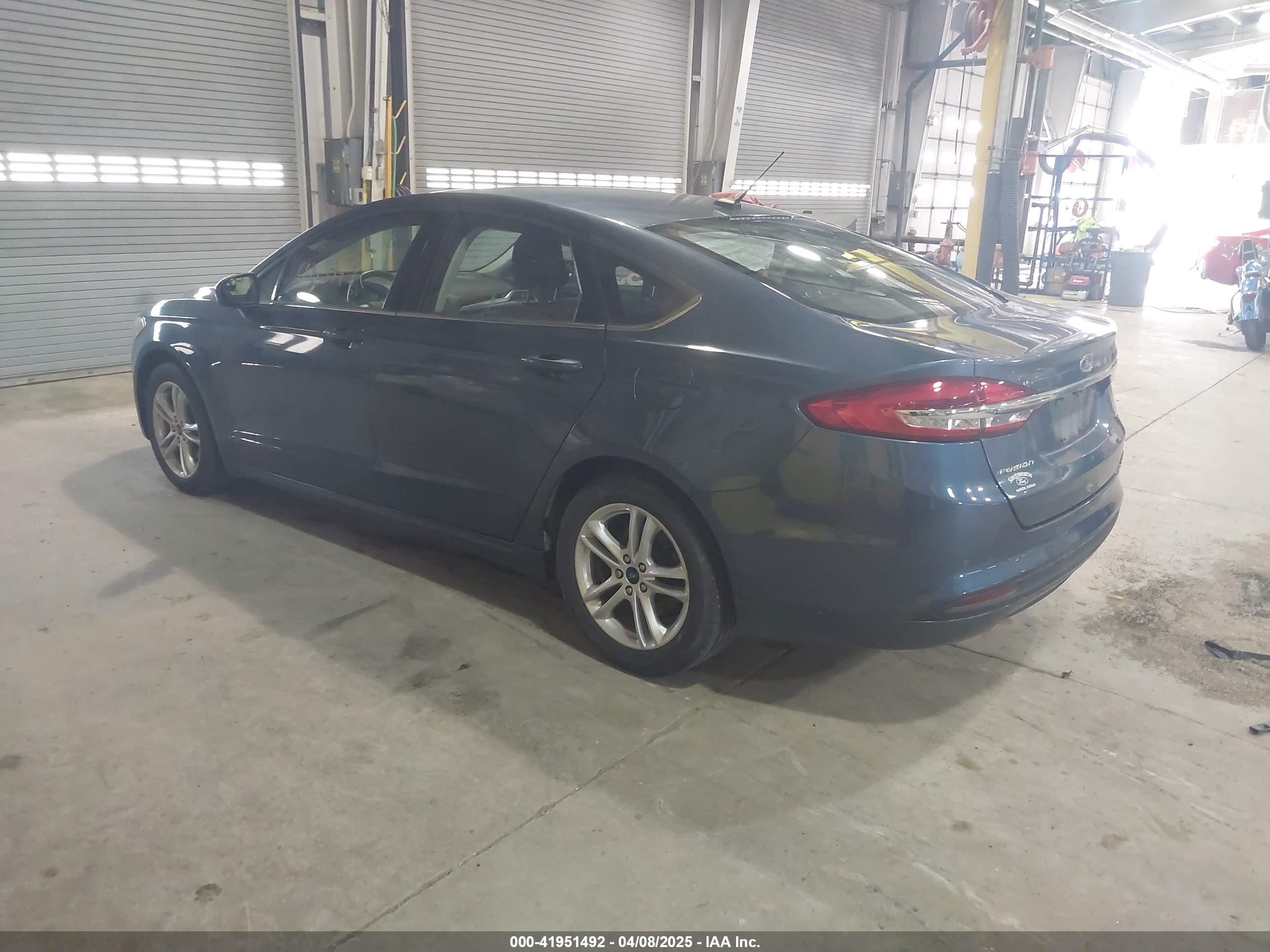 FORD FUSION image 3