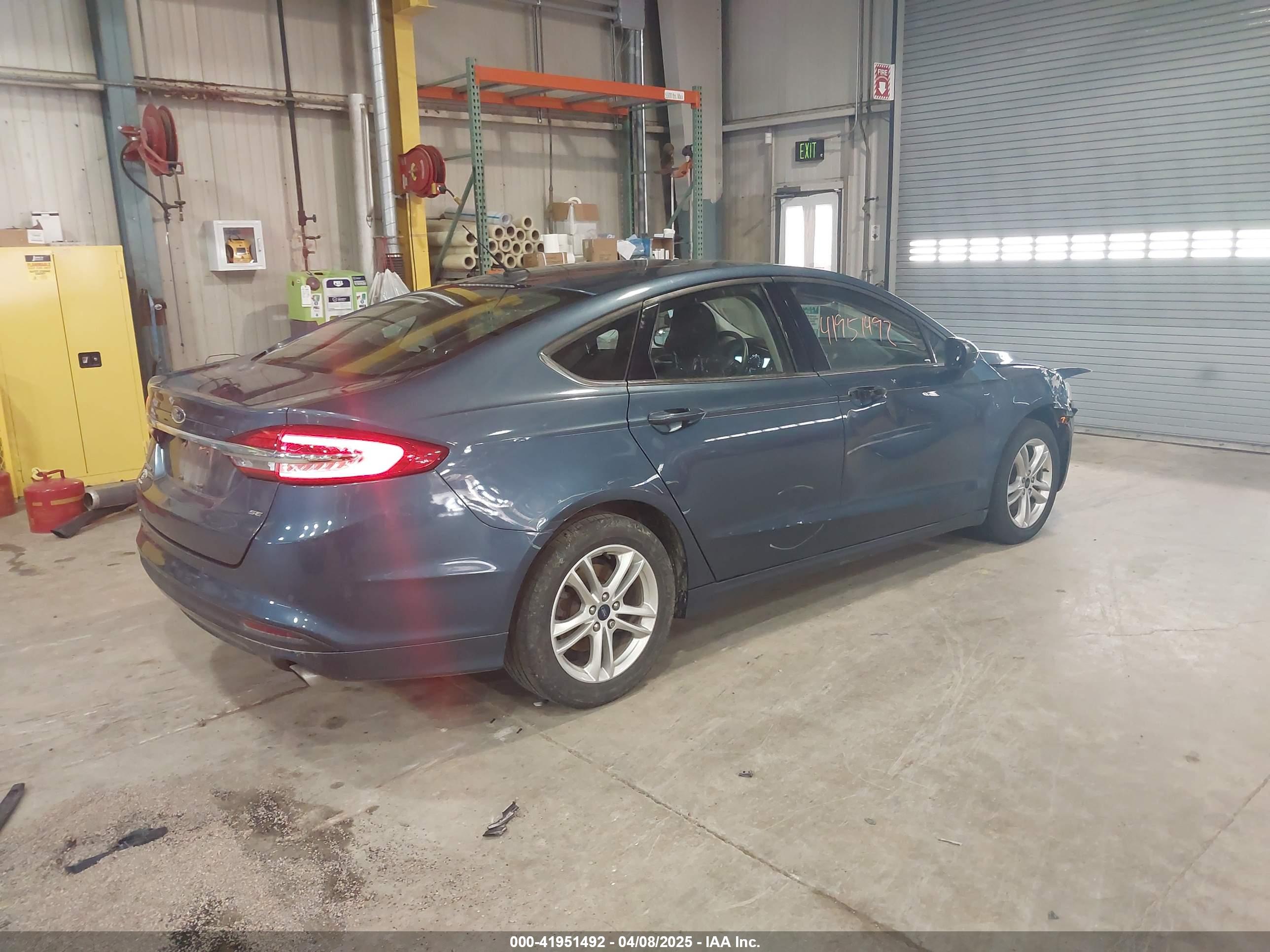 FORD FUSION image 4
