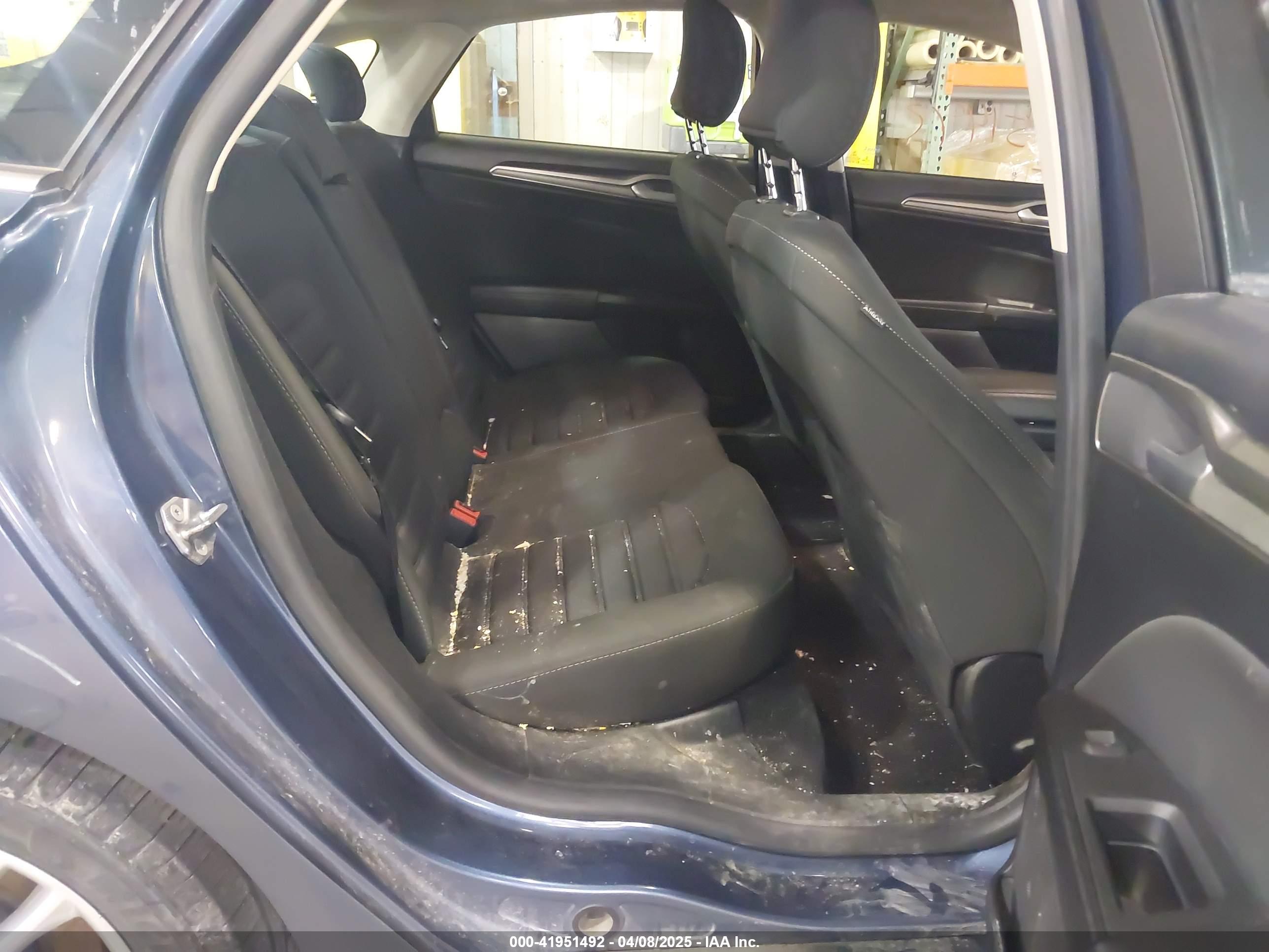 FORD FUSION image 8