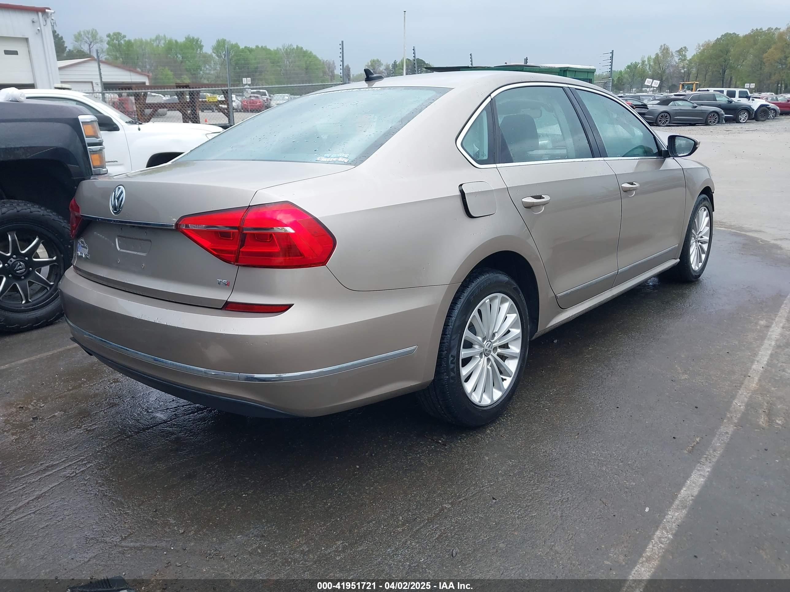 VOLKSWAGEN PASSAT image 4