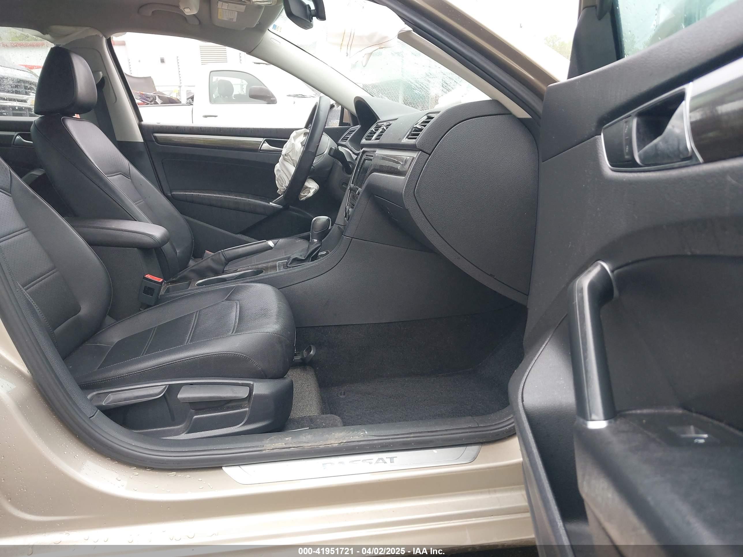 VOLKSWAGEN PASSAT image 5