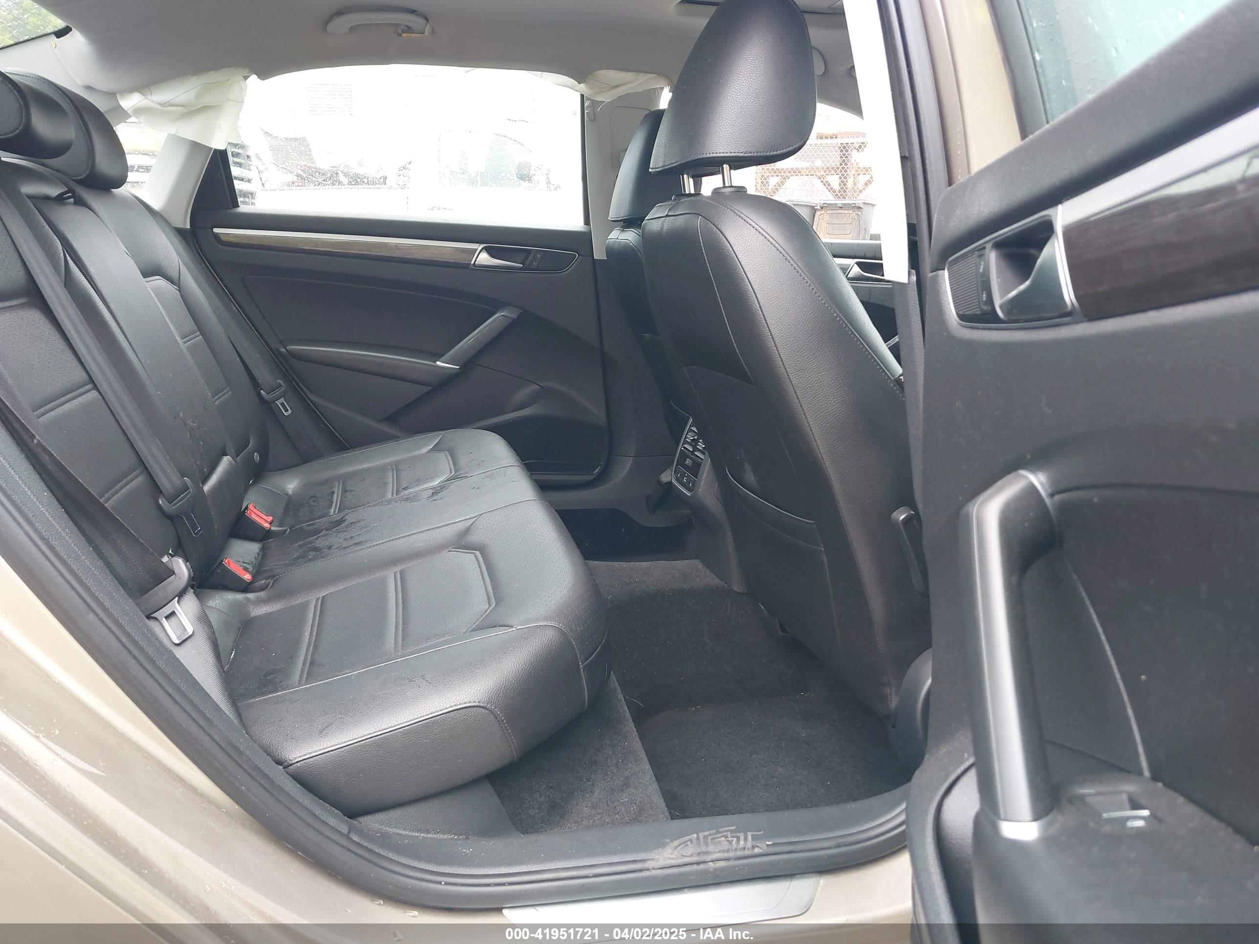 VOLKSWAGEN PASSAT image 8