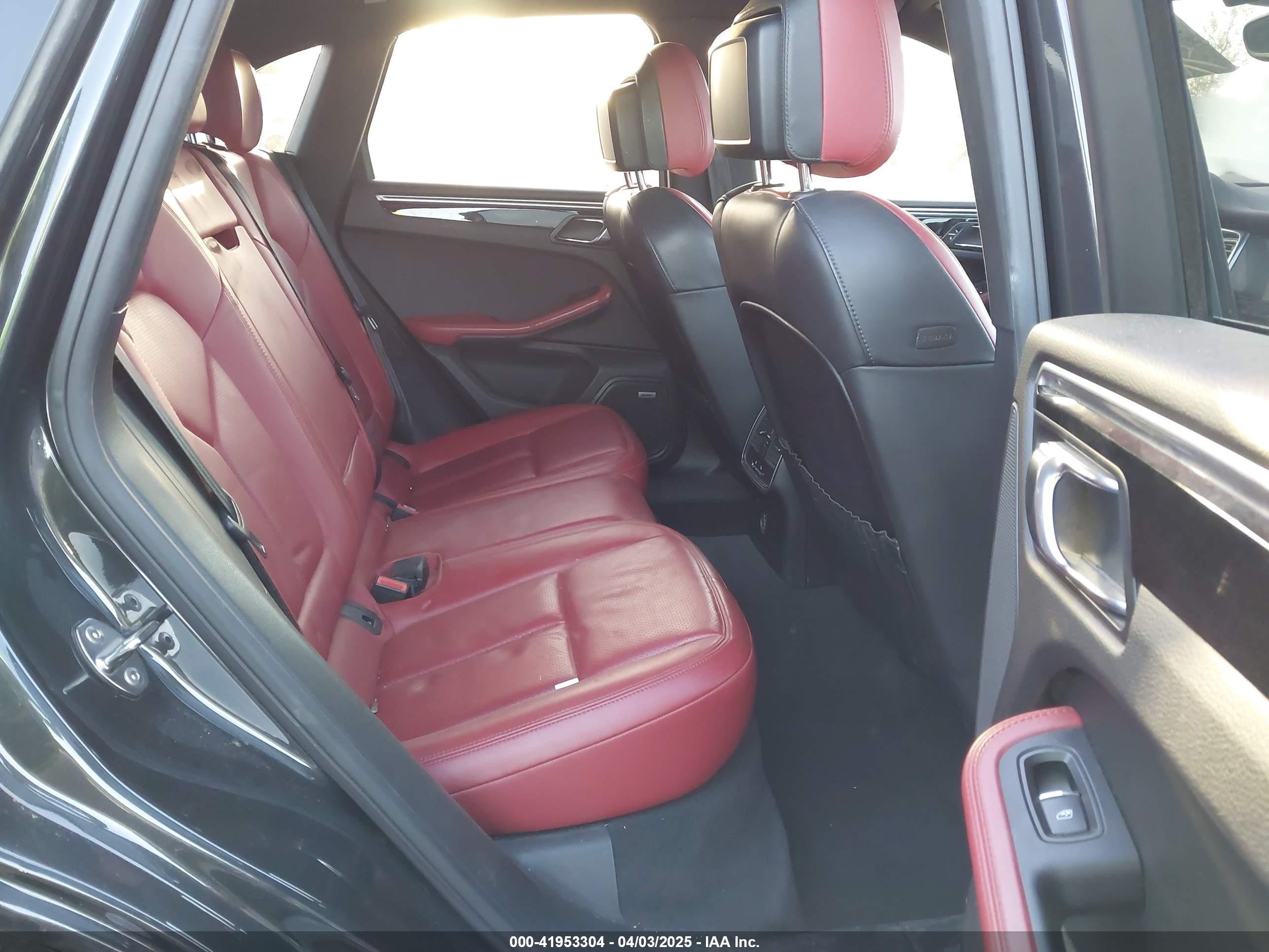 PORSCHE MACAN image 8