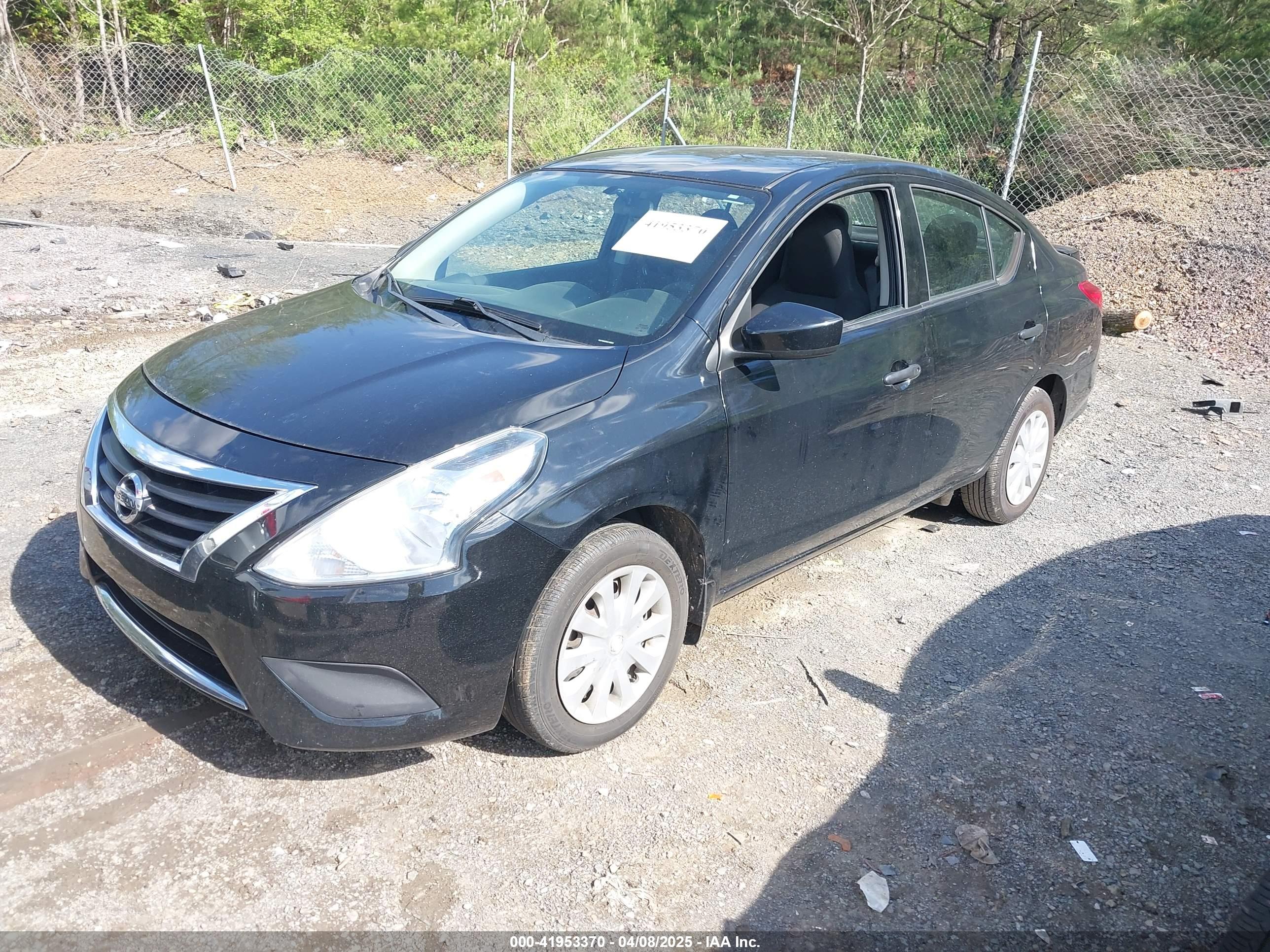 NISSAN VERSA image 2