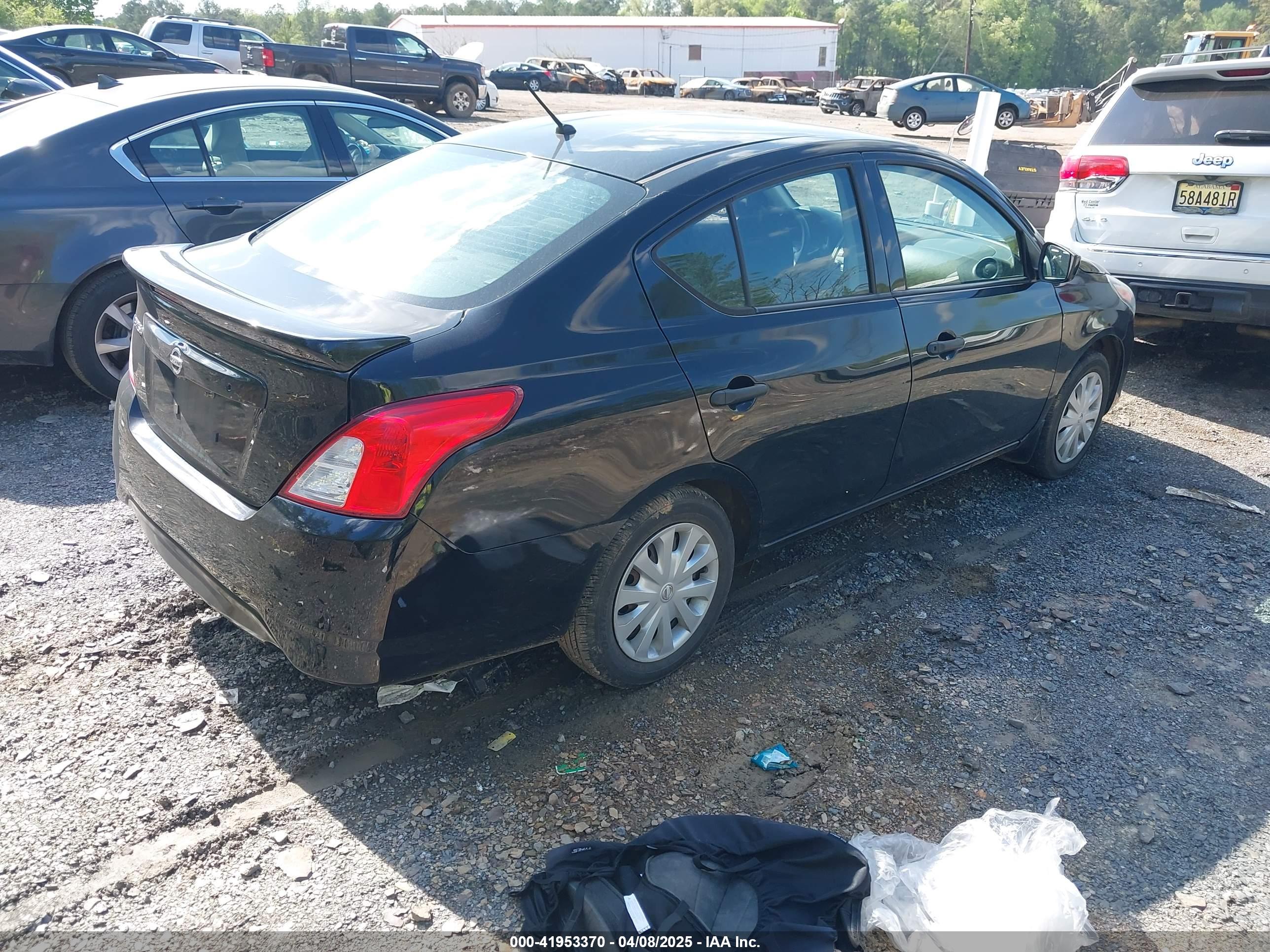 NISSAN VERSA image 4