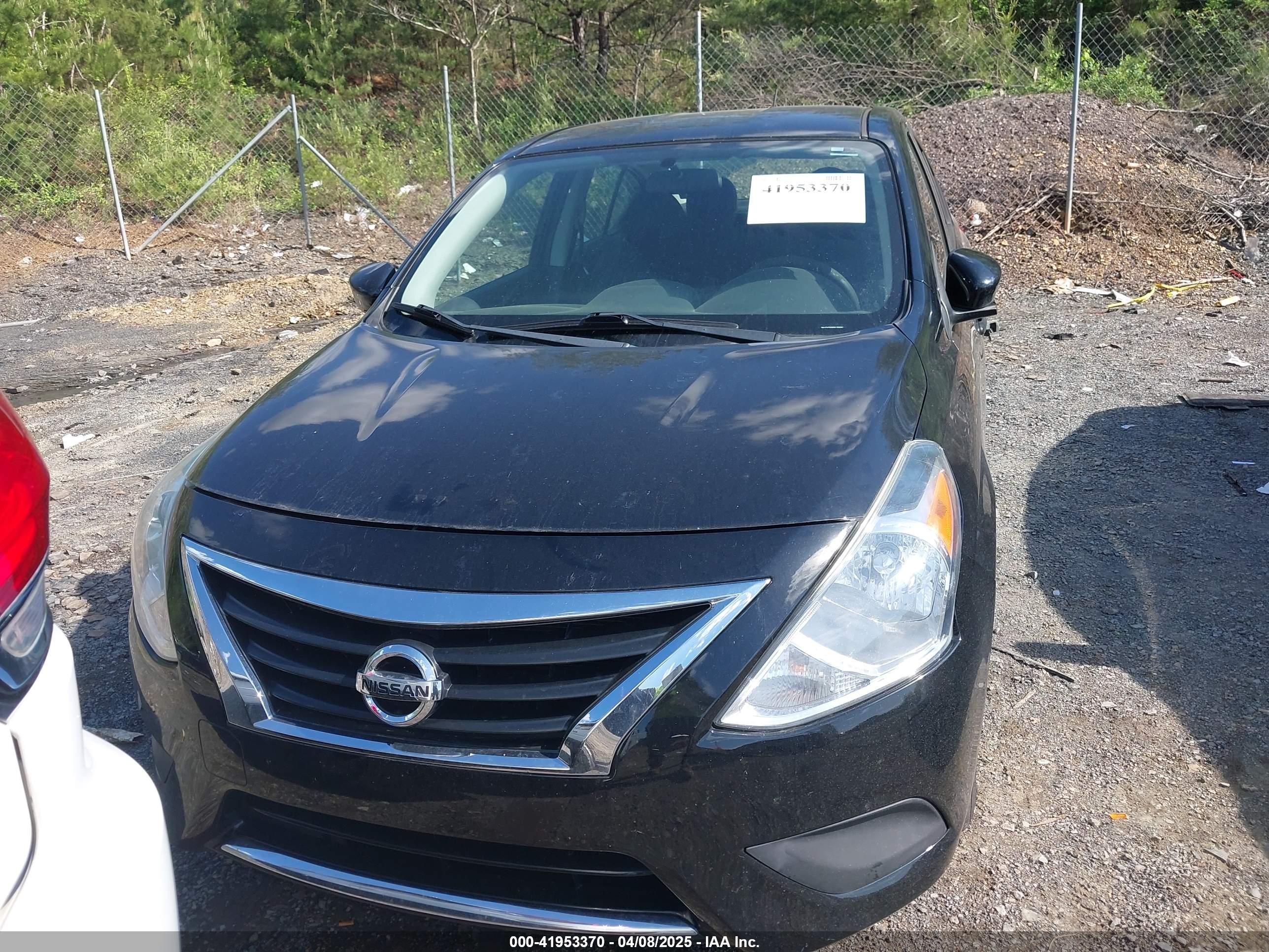NISSAN VERSA image 6