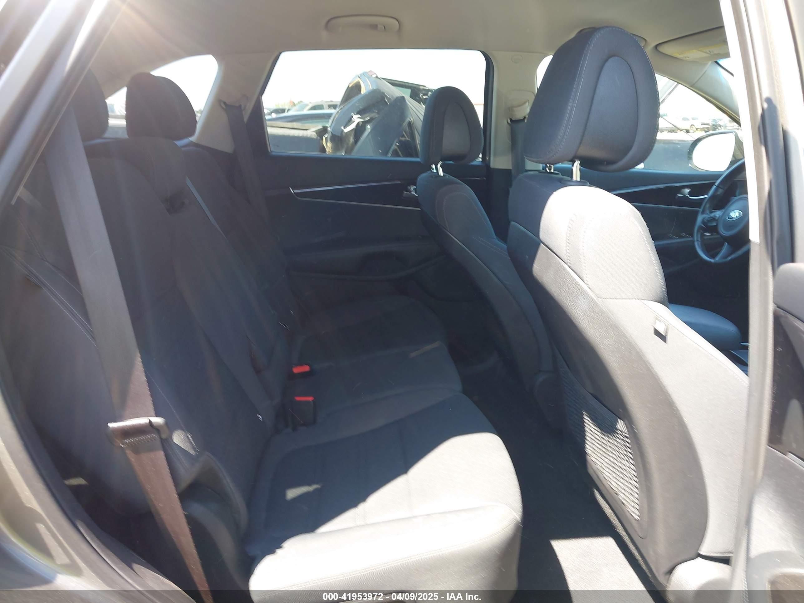 KIA SORENTO image 8