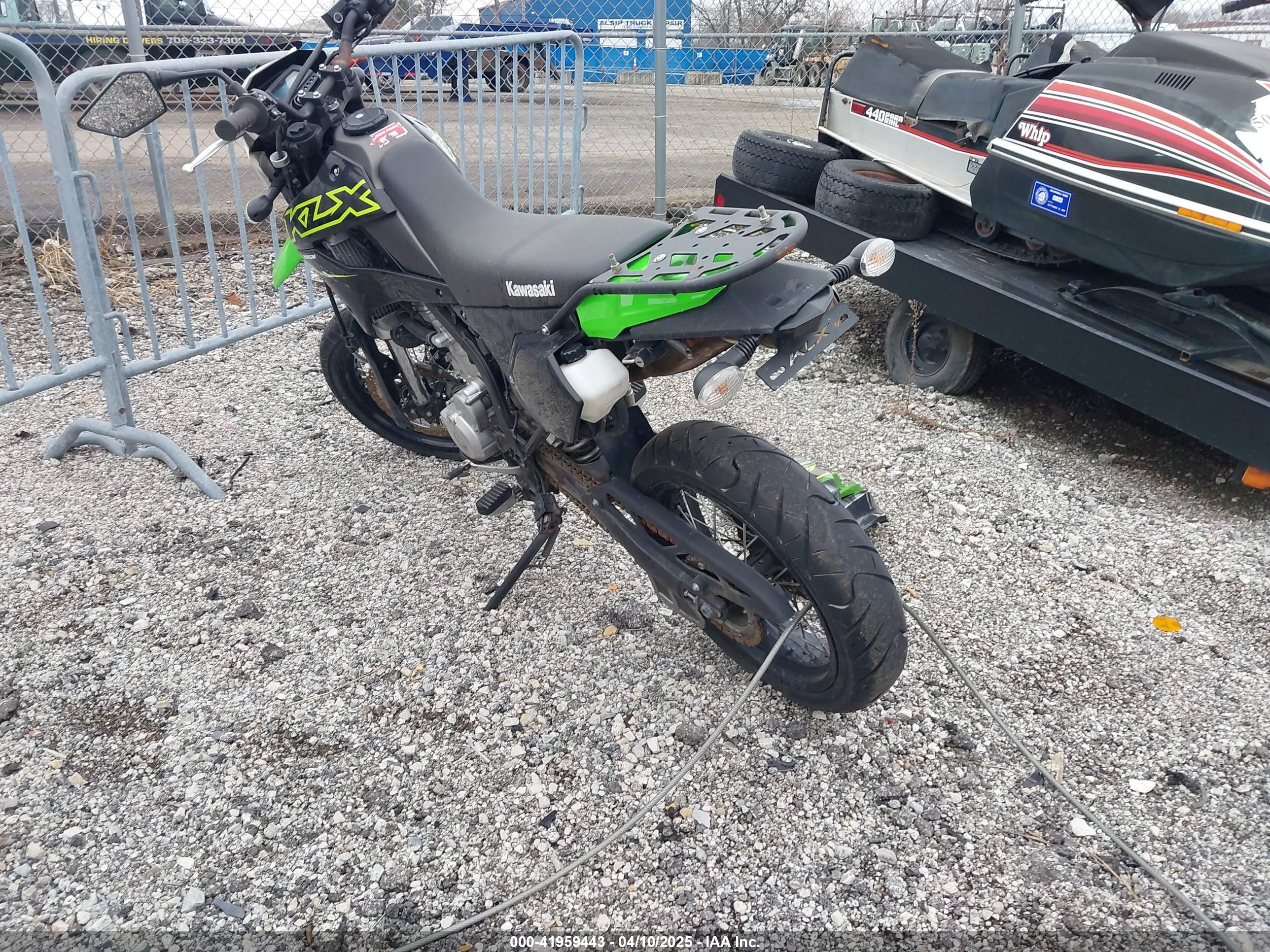 KAWASAKI KLX300 image 3