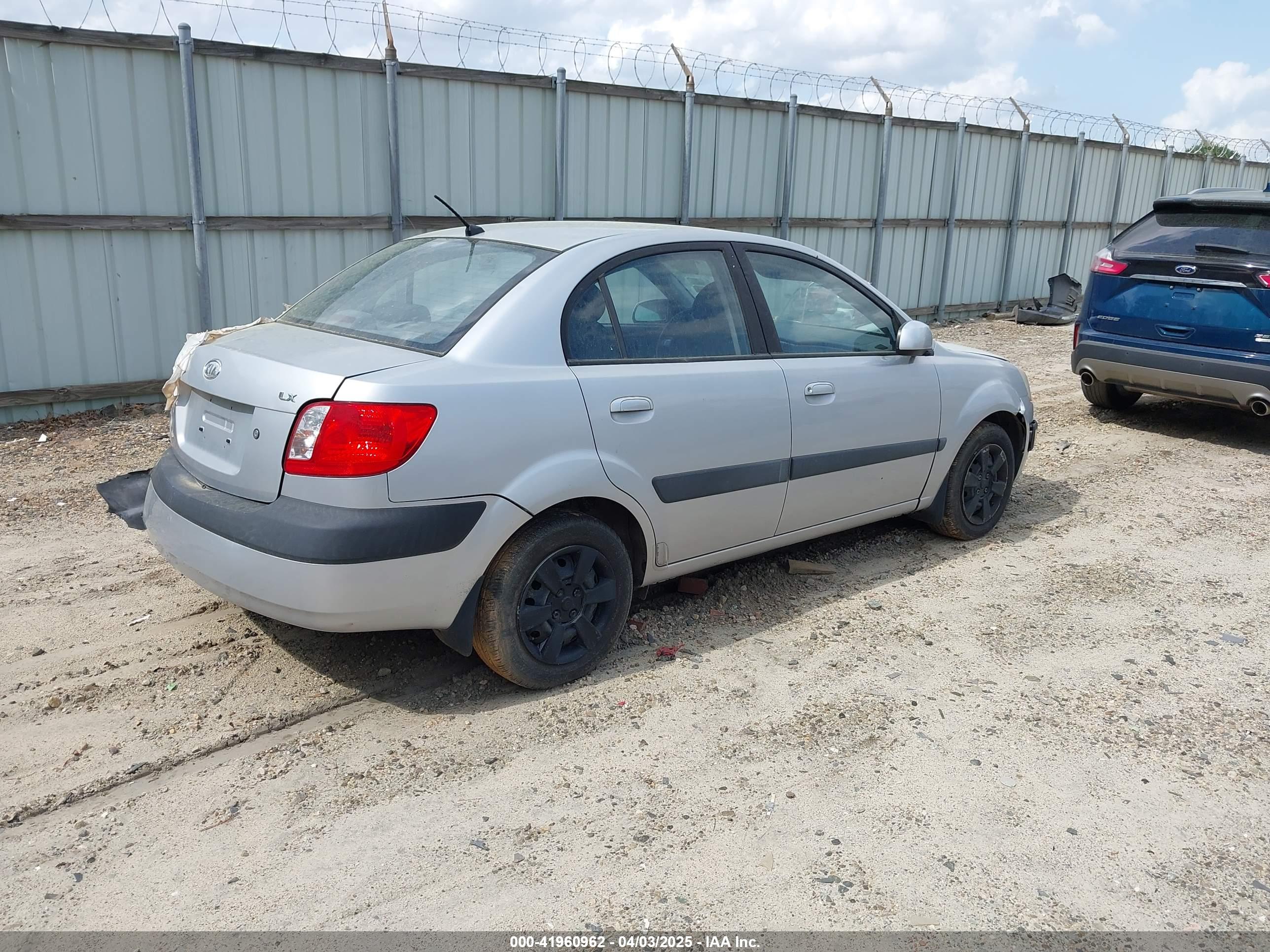 KIA RIO image 4