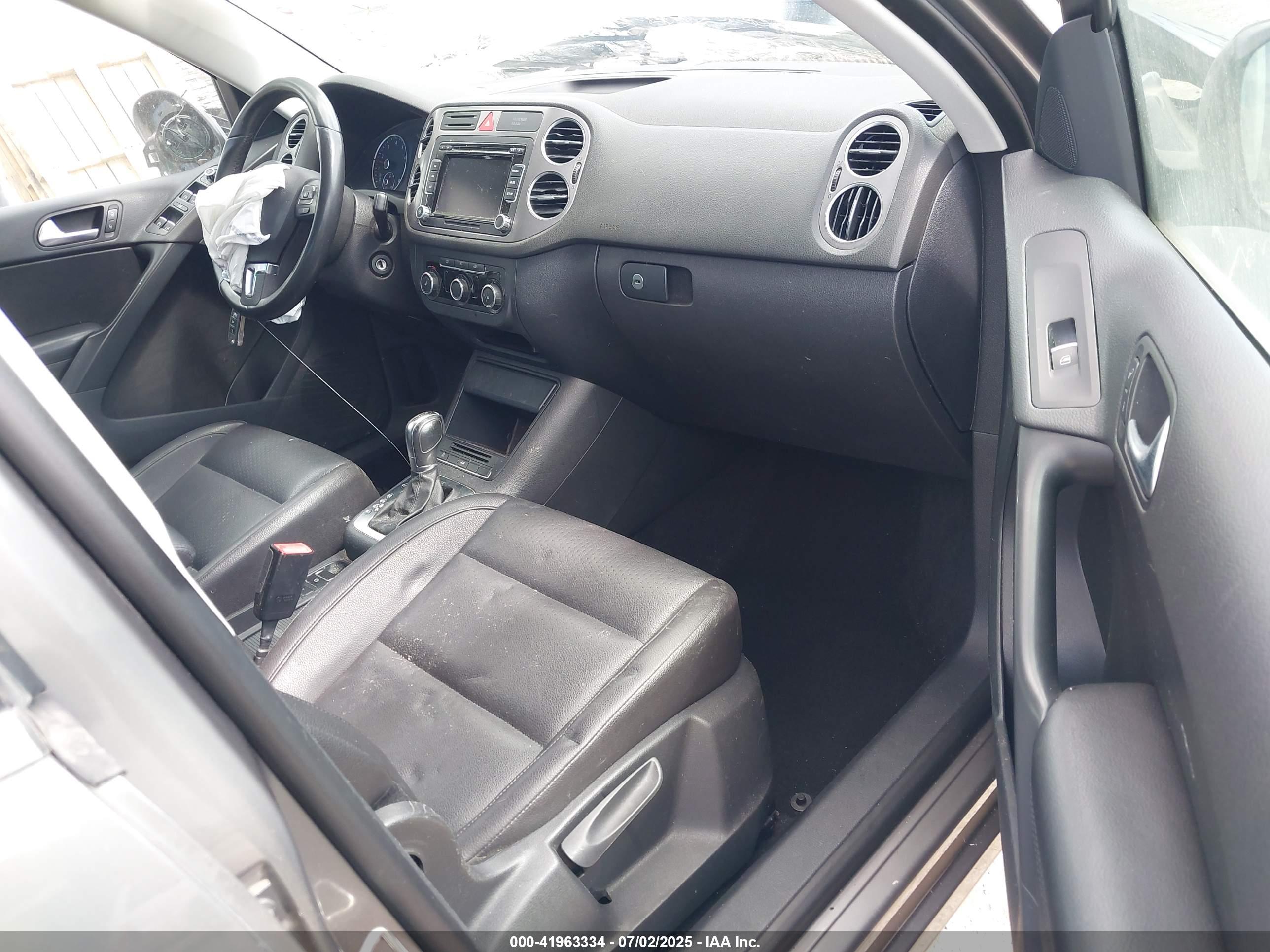 VOLKSWAGEN TIGUAN image 5