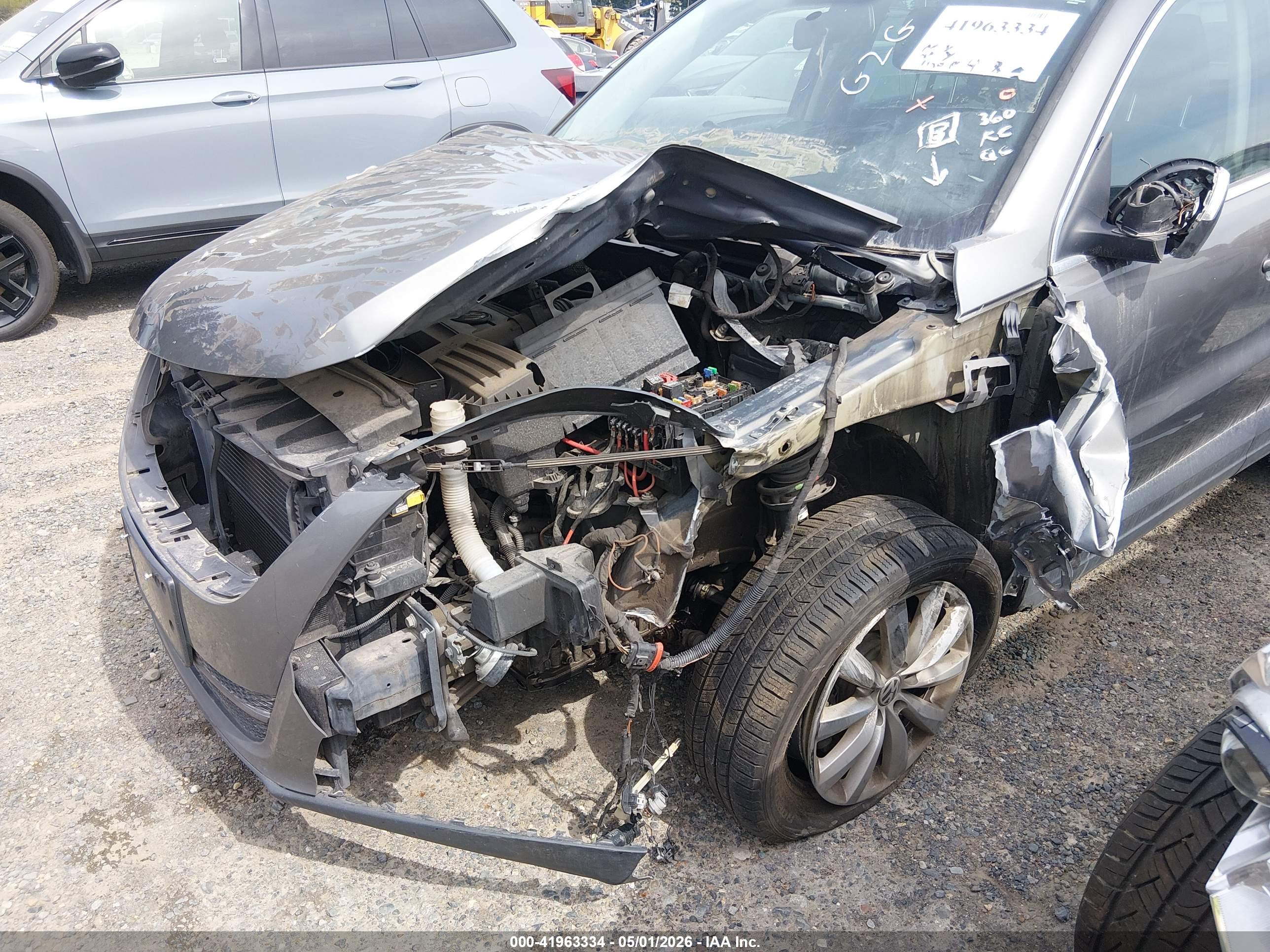 VOLKSWAGEN TIGUAN image 6