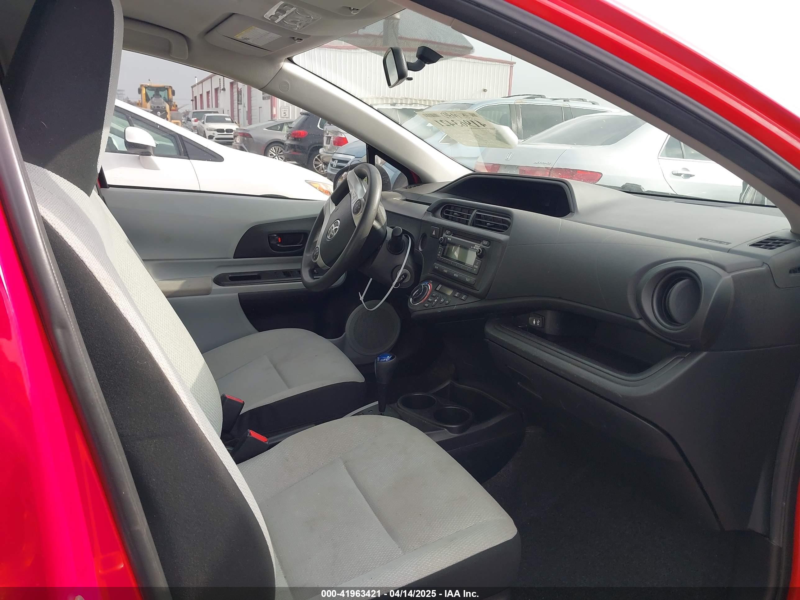 TOYOTA PRIUS image 5