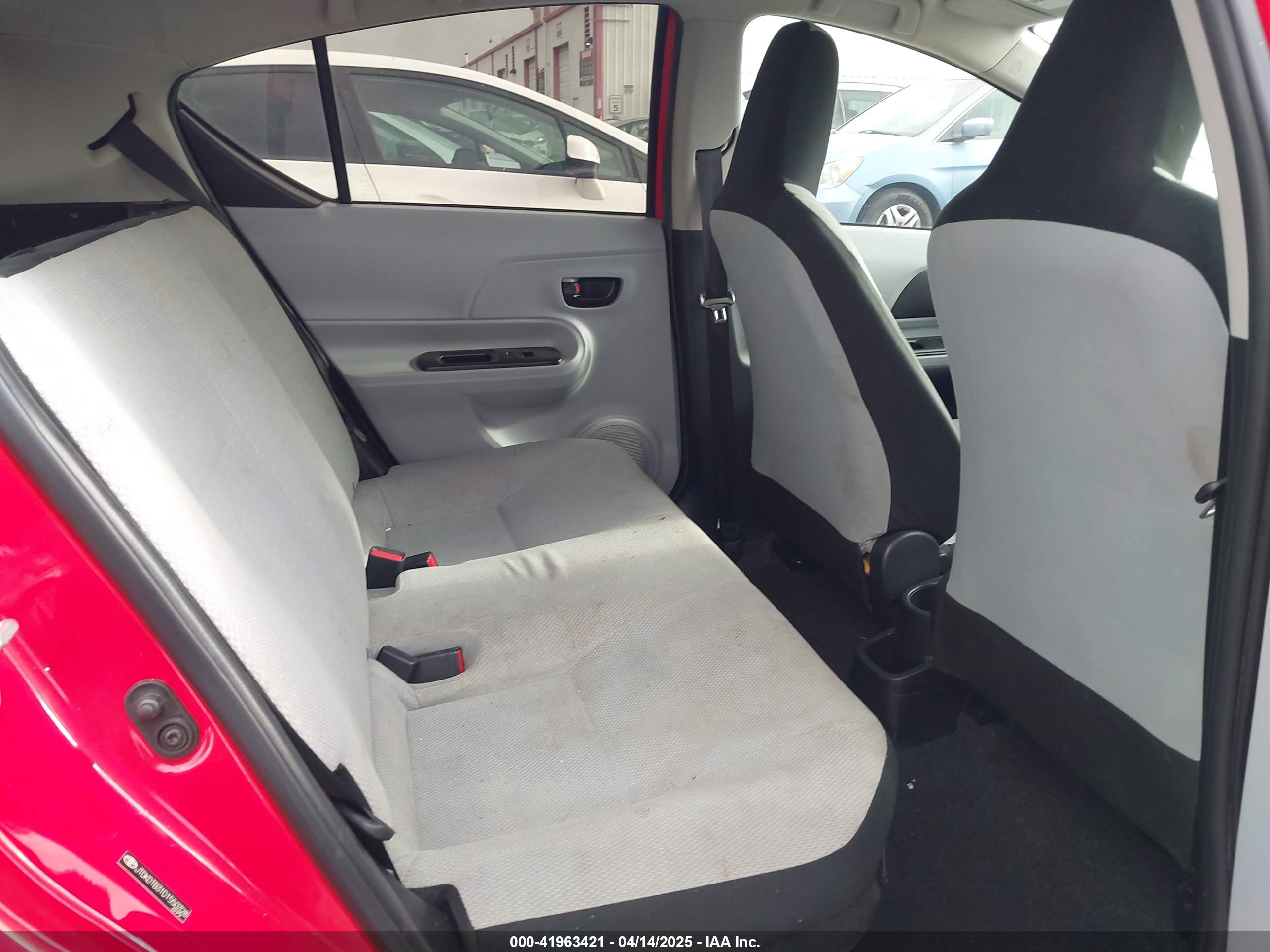 TOYOTA PRIUS image 8