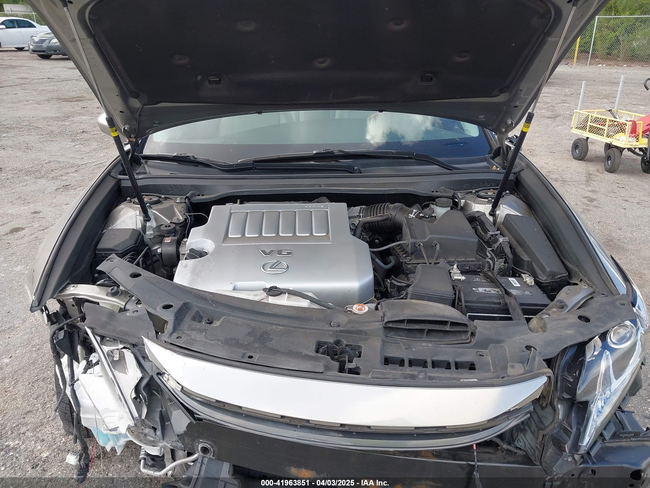 LEXUS ES image 10