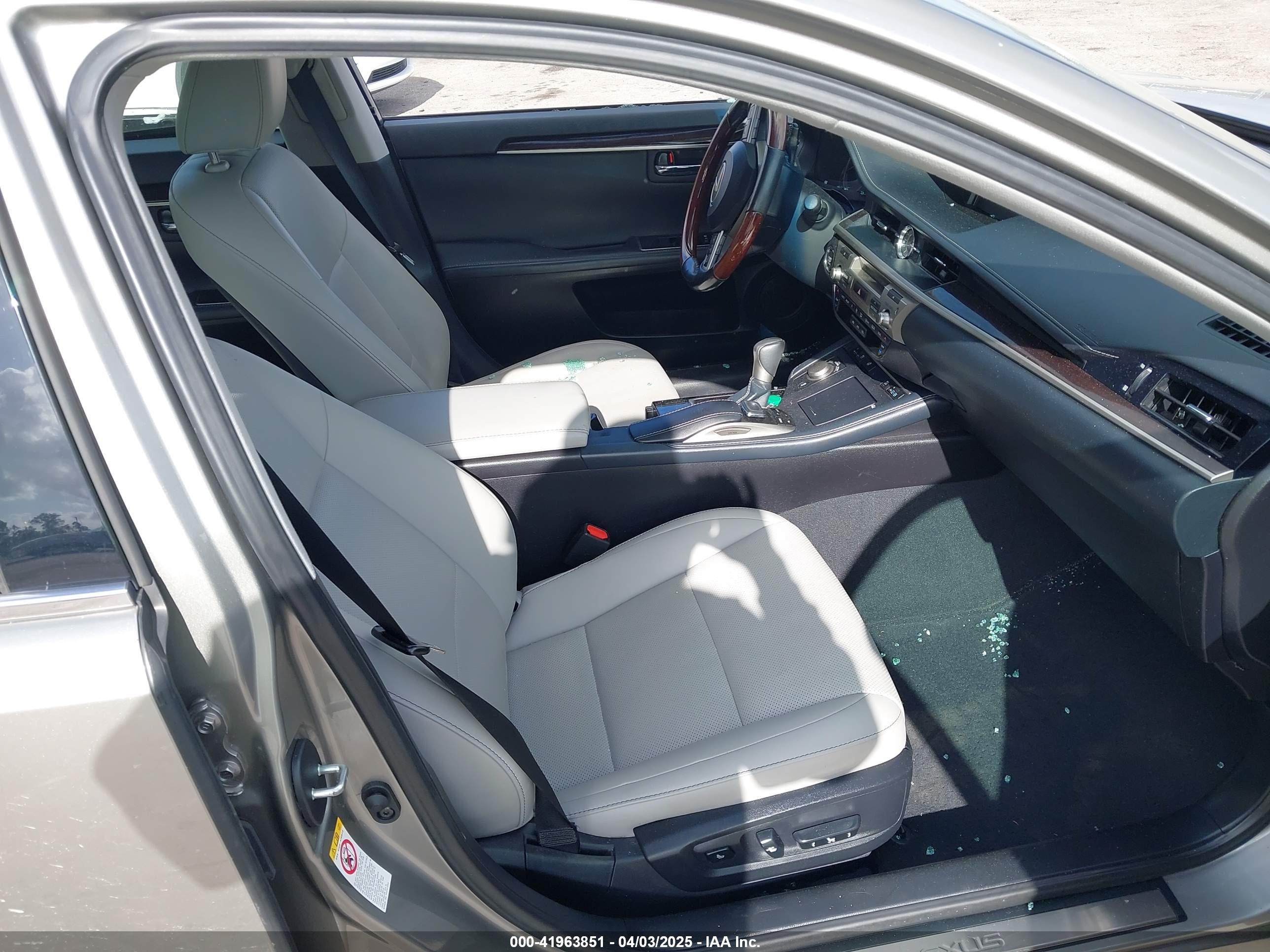 LEXUS ES image 5
